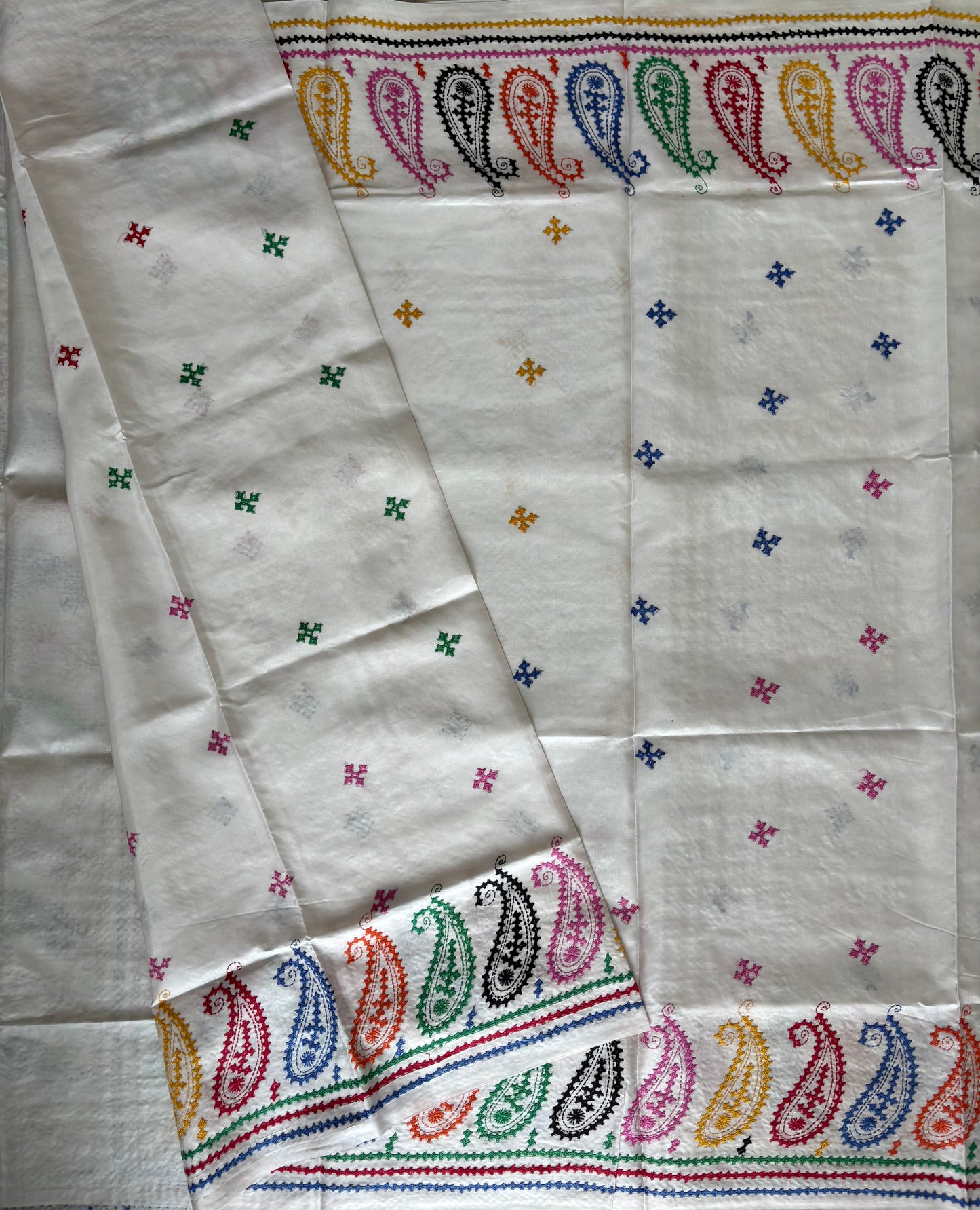 Kutch Hand Embroidered Blended Banglore Silk/art Silk Saree