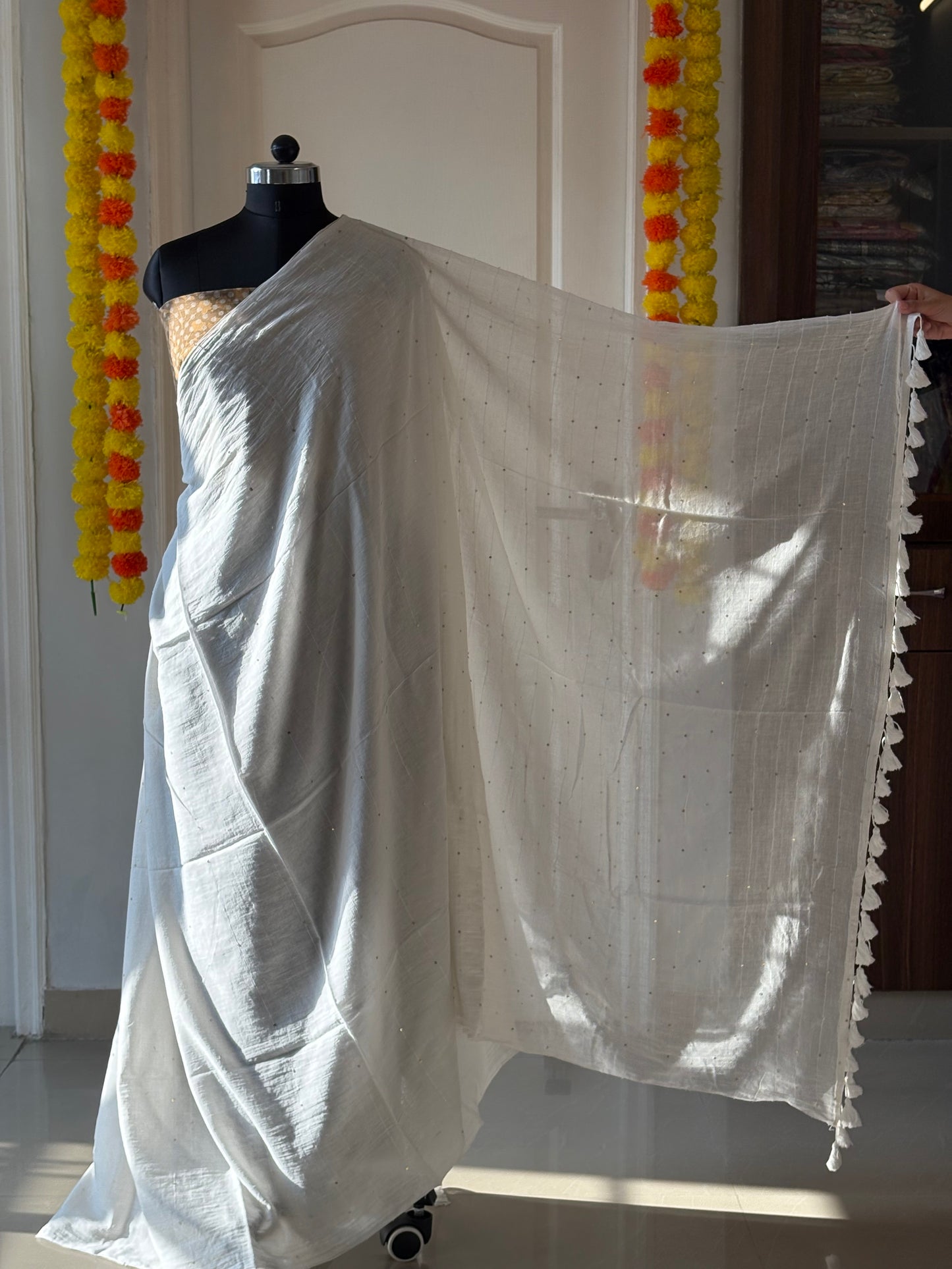 Jonaki Pure Mul Cotton Saree – off white