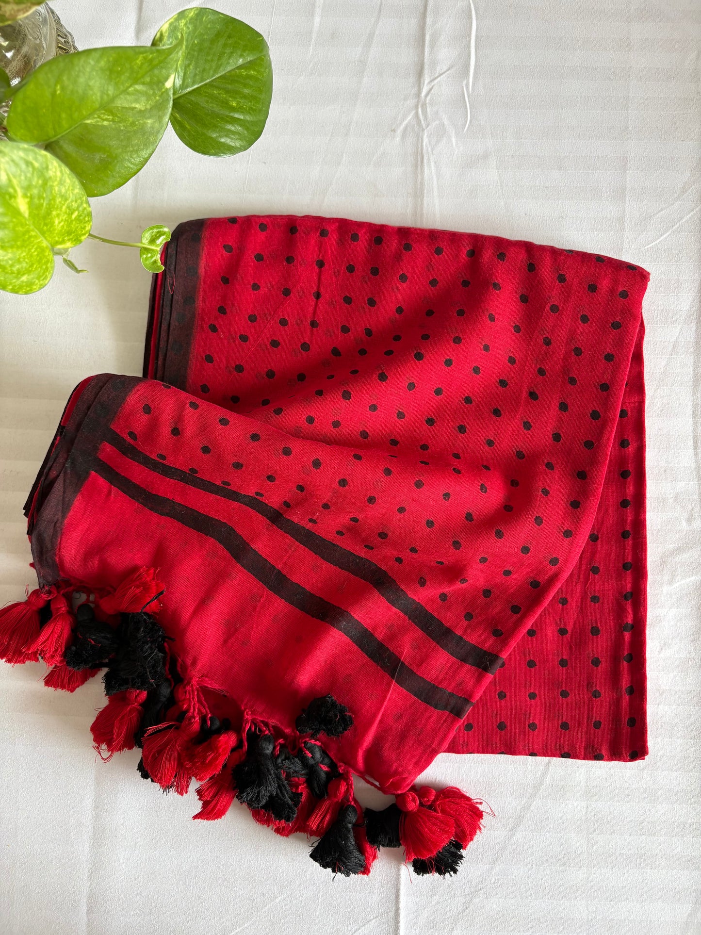 Mul Cotton polka dots Saree - Red