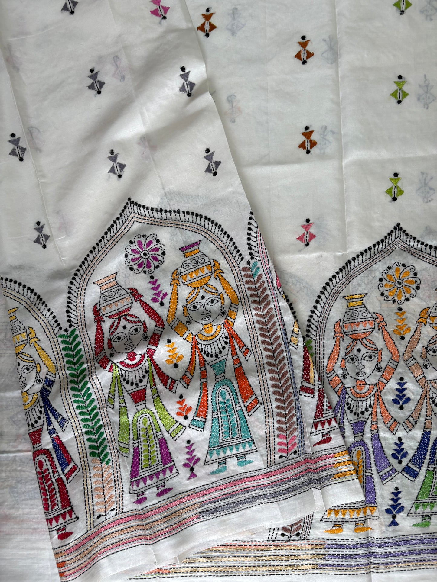 Off white Kantha Hand Embroidered Blended Banglore Silk/Art Silk Saree With Blouse