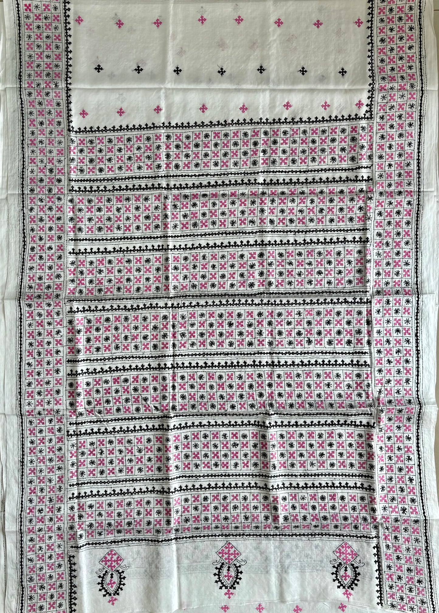 Kutch Hand Embroidered Blended Banglore Silk/art Silk Saree