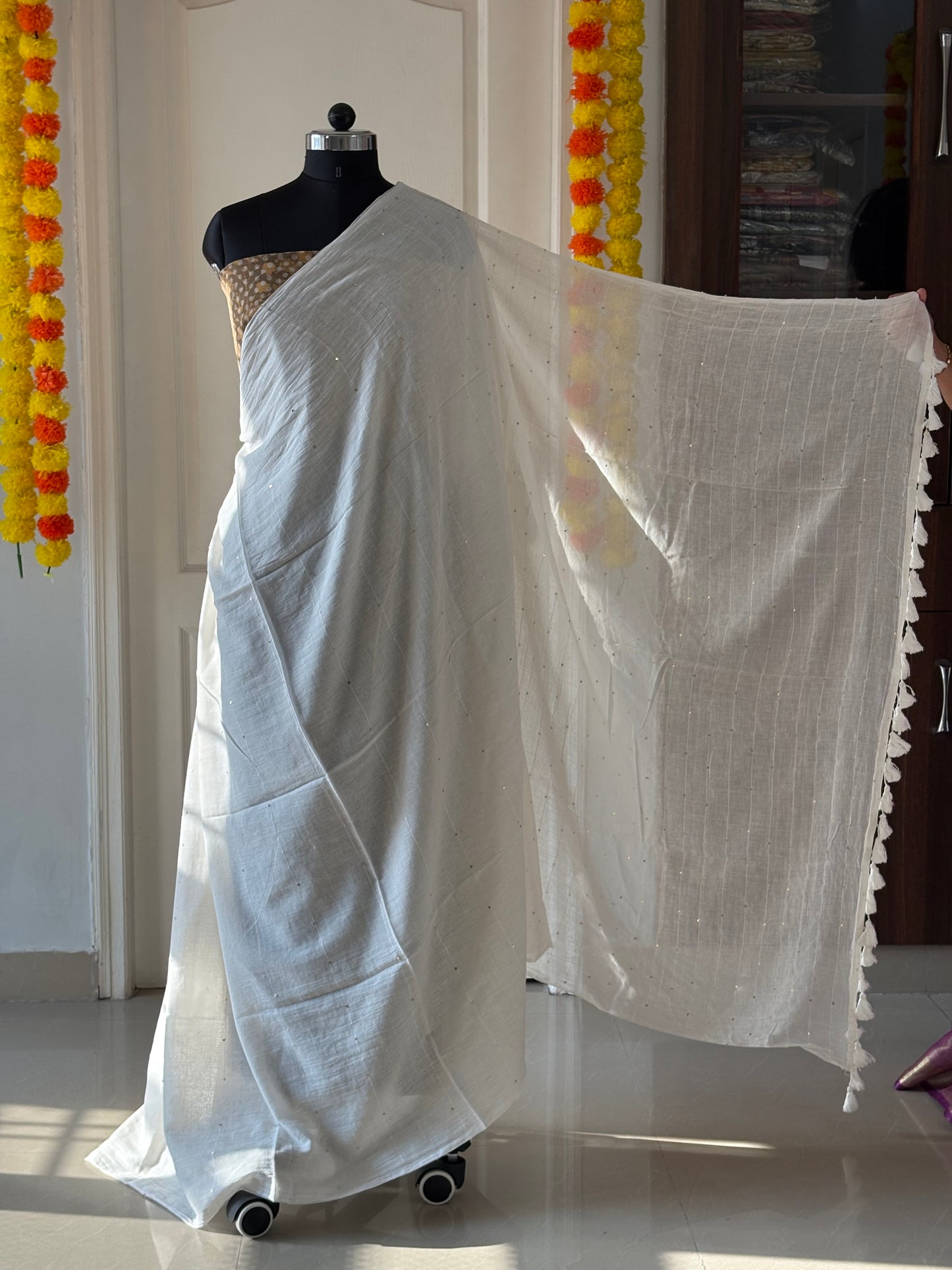 Jonaki Pure Mul Cotton Saree – off white
