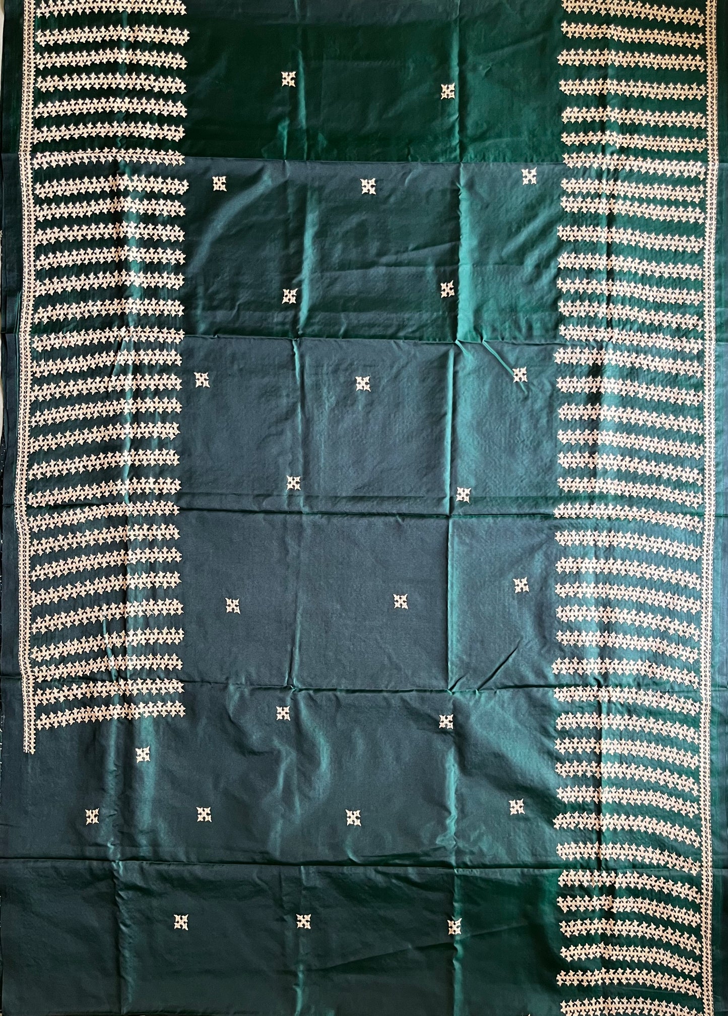 Kutch Hand Embroidered Blended Banglore Silk/Art Silk Saree