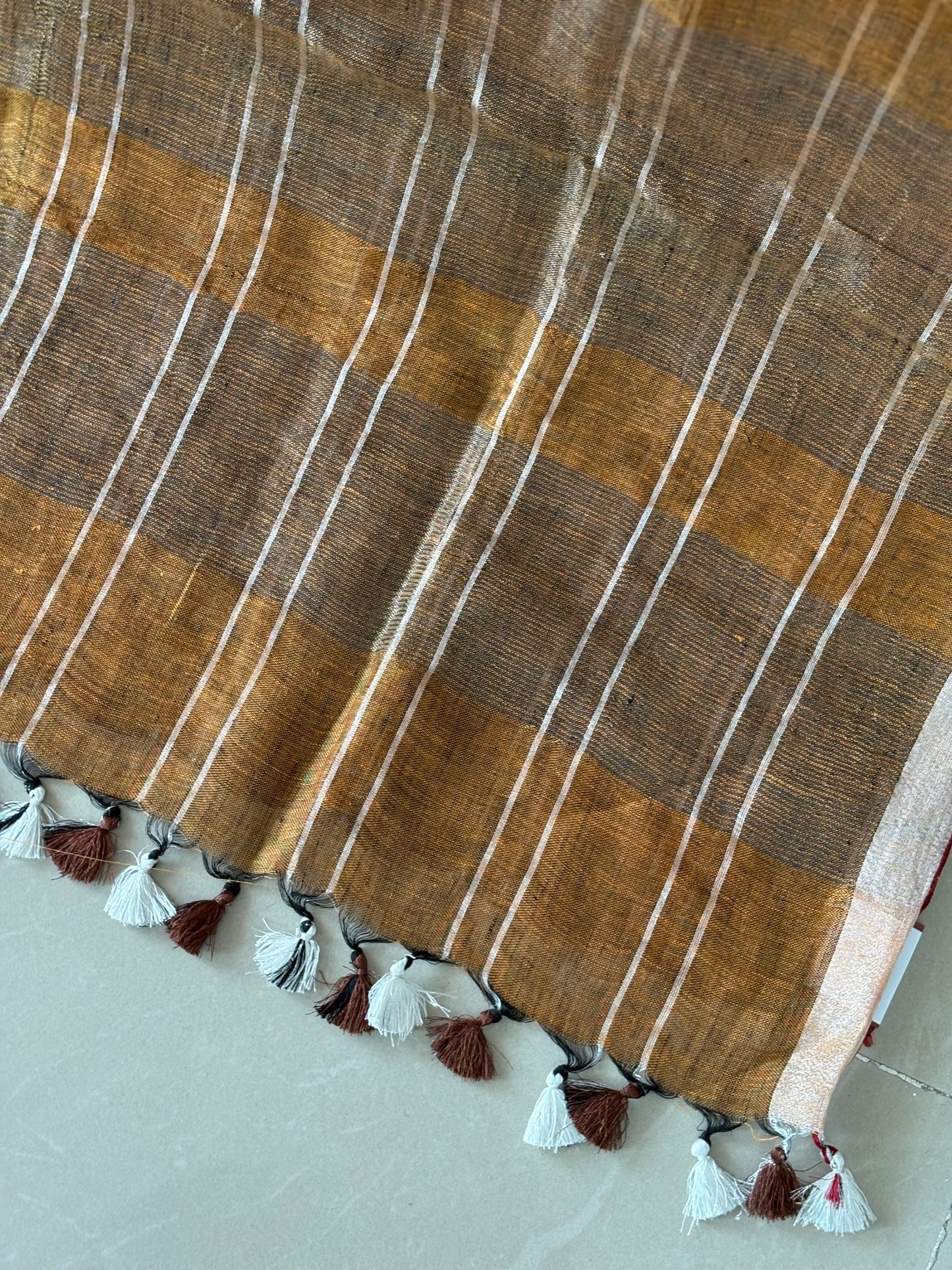 Pure Linen Saree With running Blouse