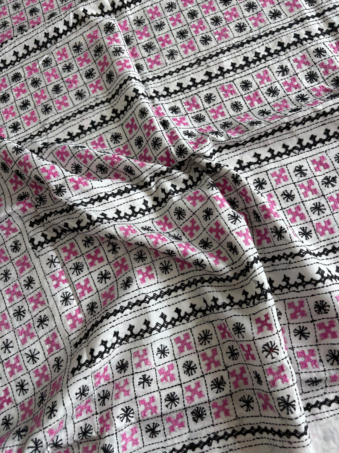 Kutch Hand Embroidered Blended Banglore Silk/art Silk Saree
