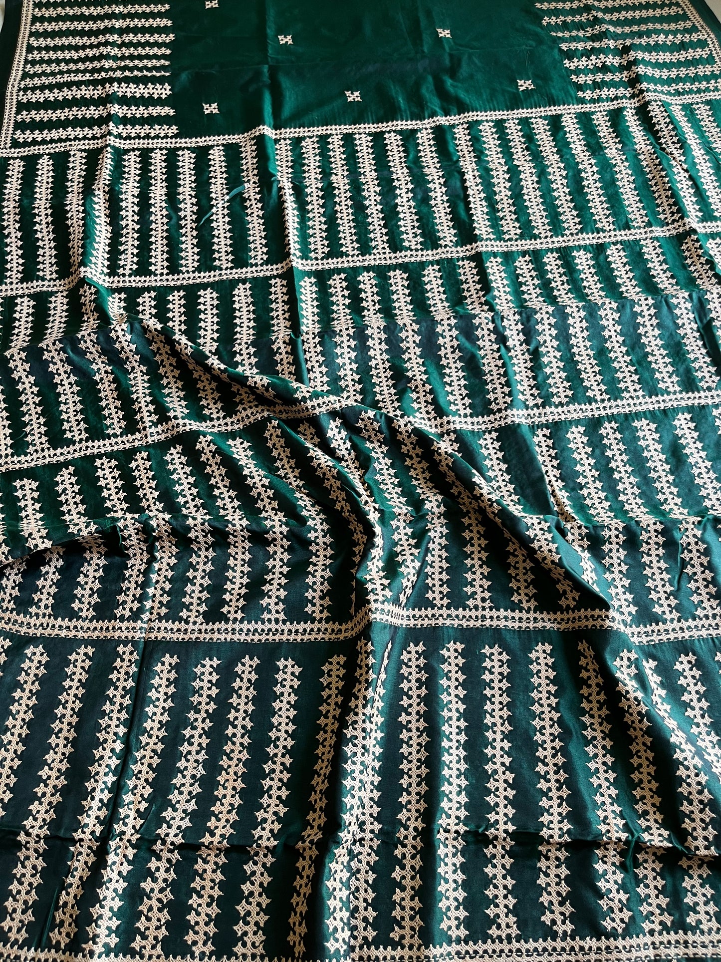 Kutch Hand Embroidered Blended Banglore Silk/Art Silk Saree