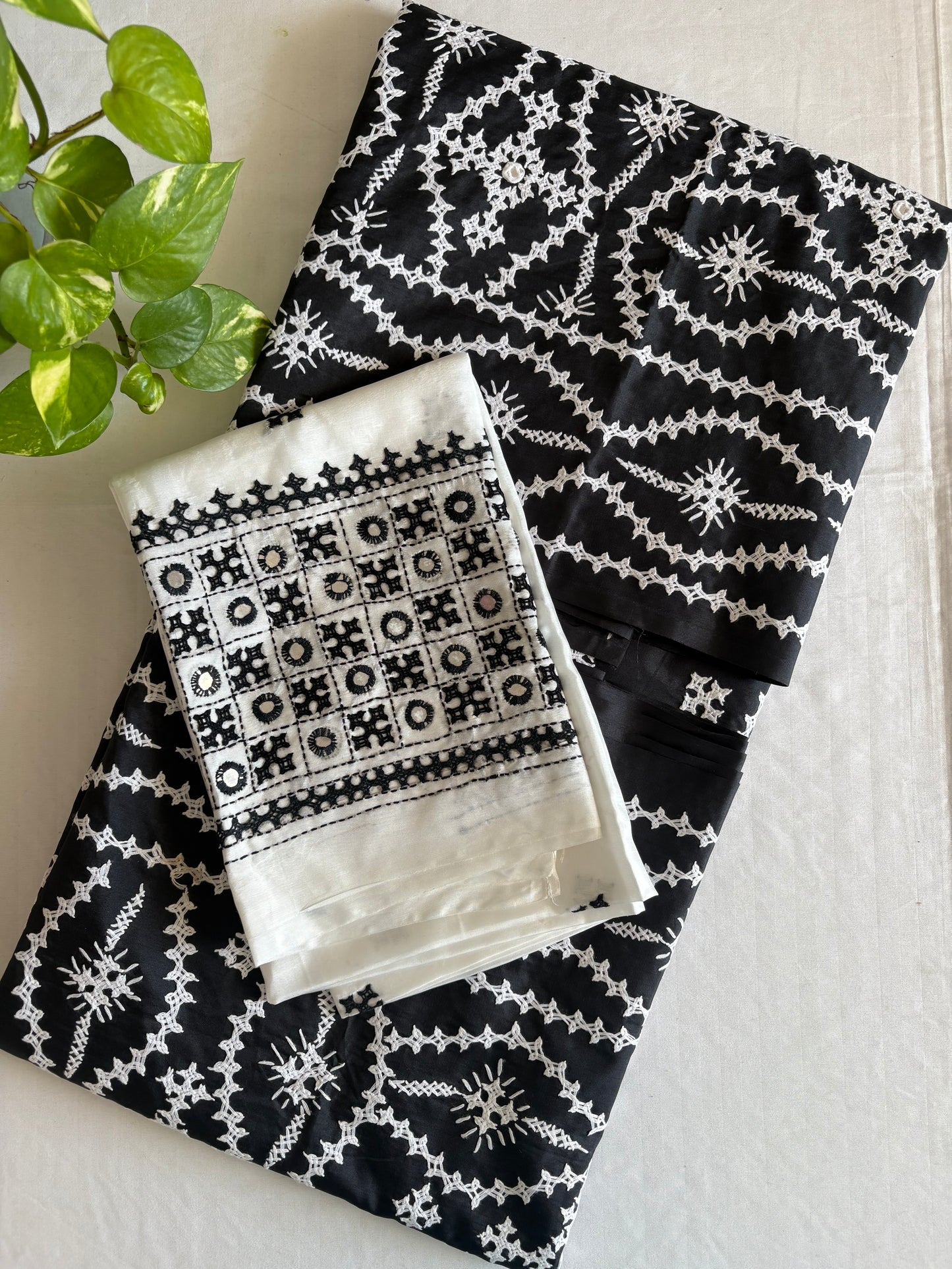 Black Kutch Hand Embroidered Blended Banglore Silk/art Silk Saree