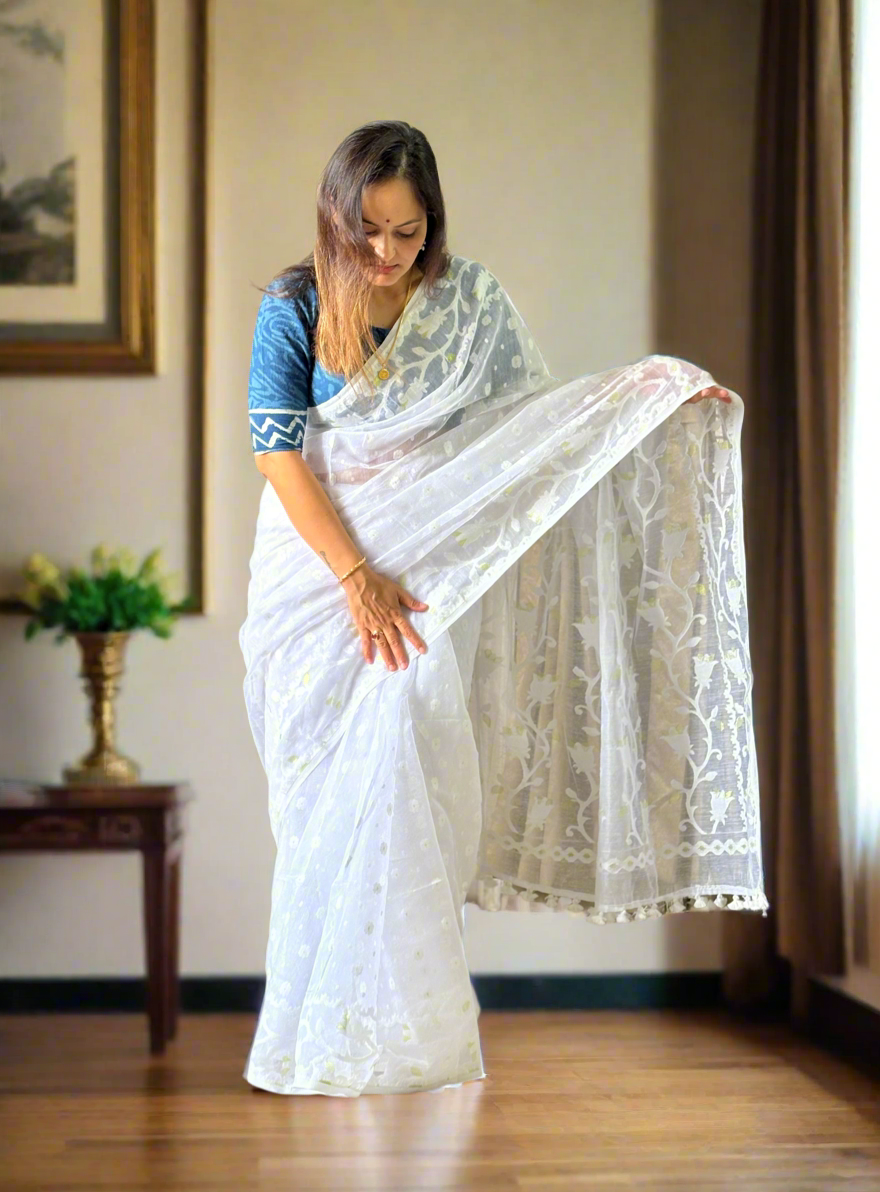 Soft Dhakai/Jamdani Saree – white