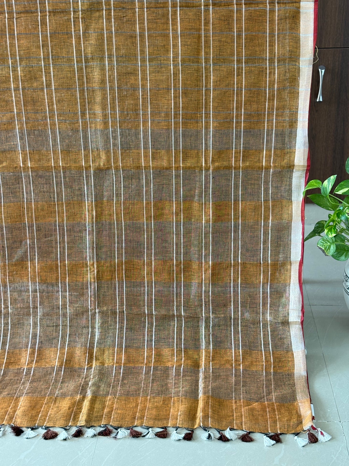 Pure Linen Saree With running Blouse