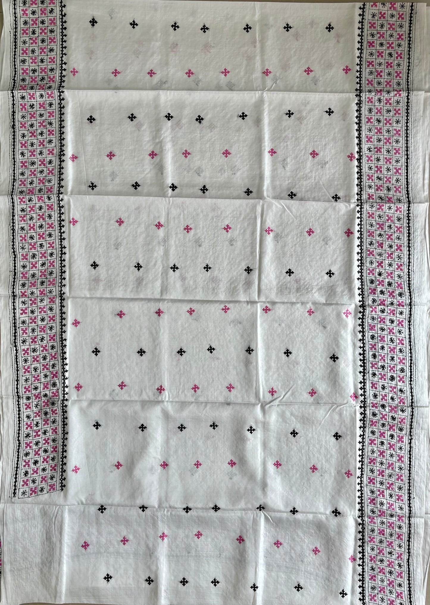 Kutch Hand Embroidered Blended Banglore Silk/art Silk Saree