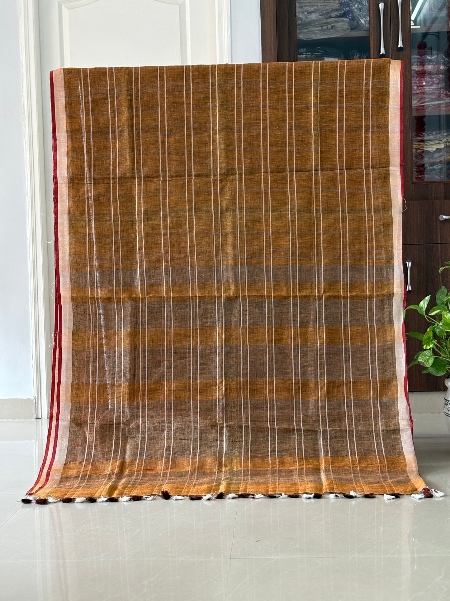 Pure Linen Saree With running Blouse