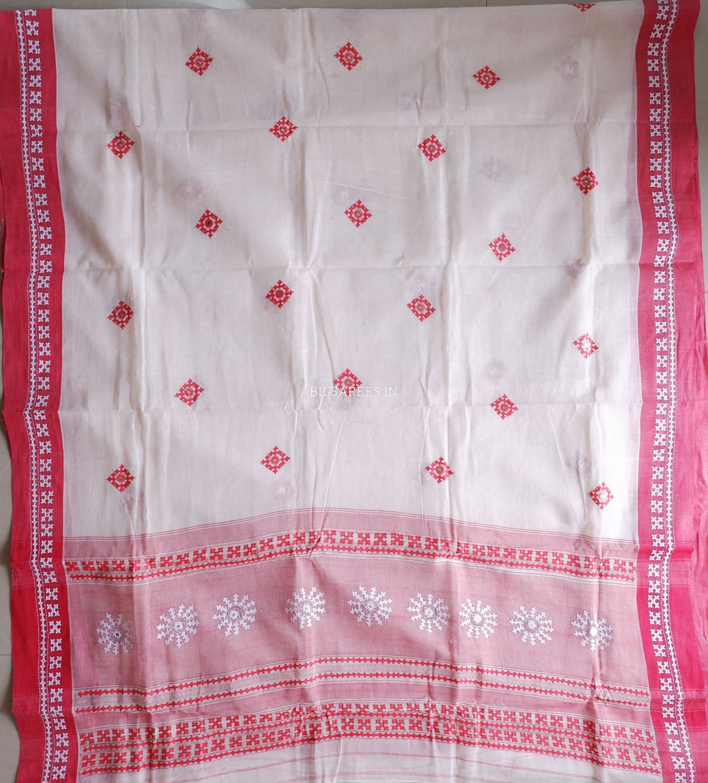 Kutchi Hand-Embroidered Saree with Blouse Piece | Dhonekhali Cotton | White/Red