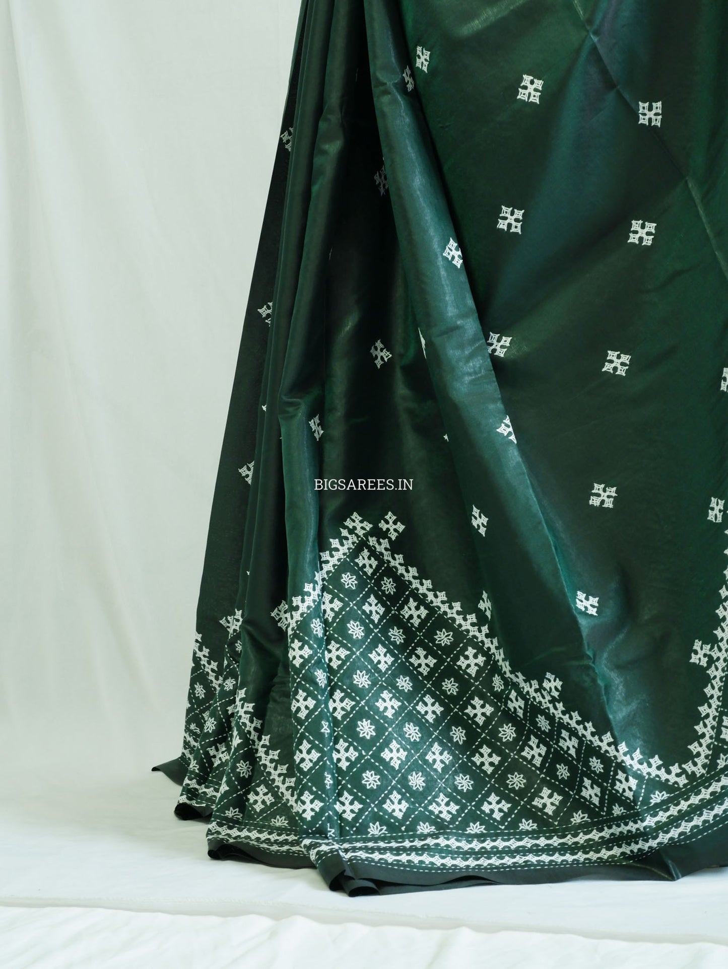 Kutchi/Gujarati Hand Embroidered Saree | Blended Bangalore Silk / Art Silk | Emerald Green
