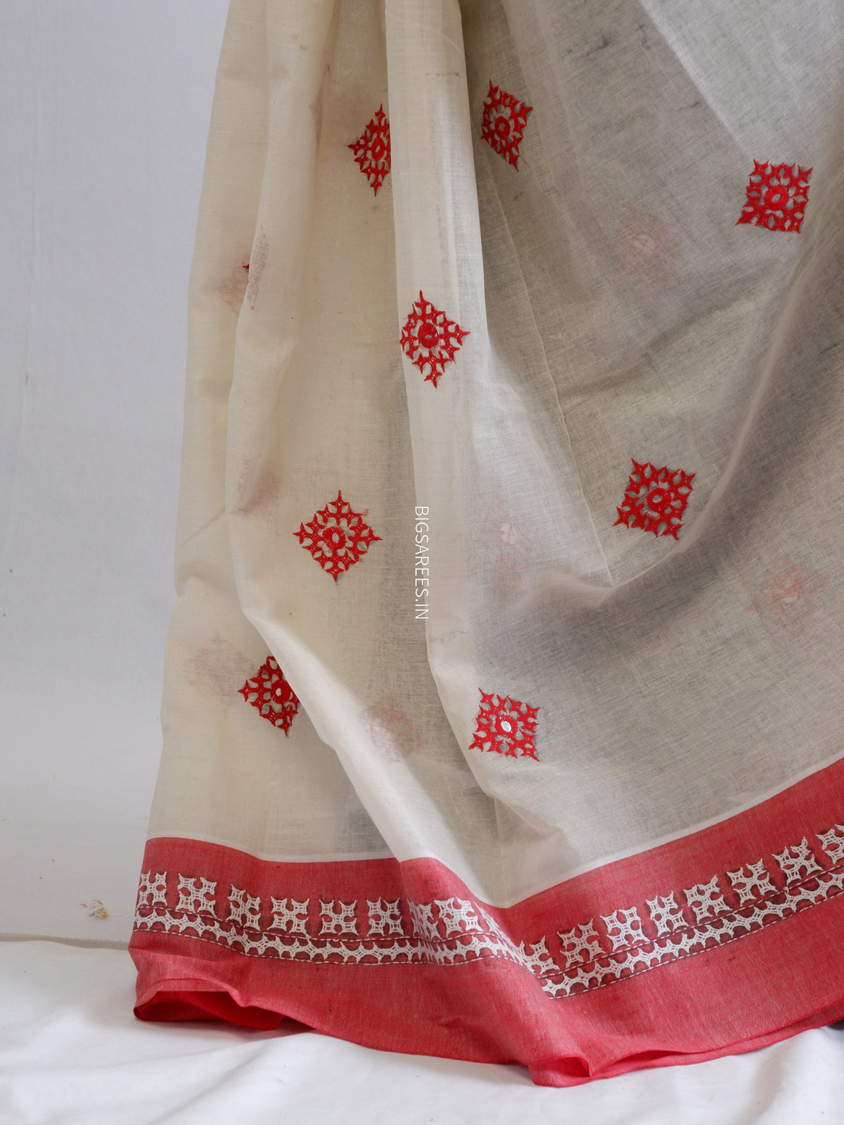 Kutchi Hand-Embroidered Saree with Blouse Piece | Dhonekhali Cotton | White/Red