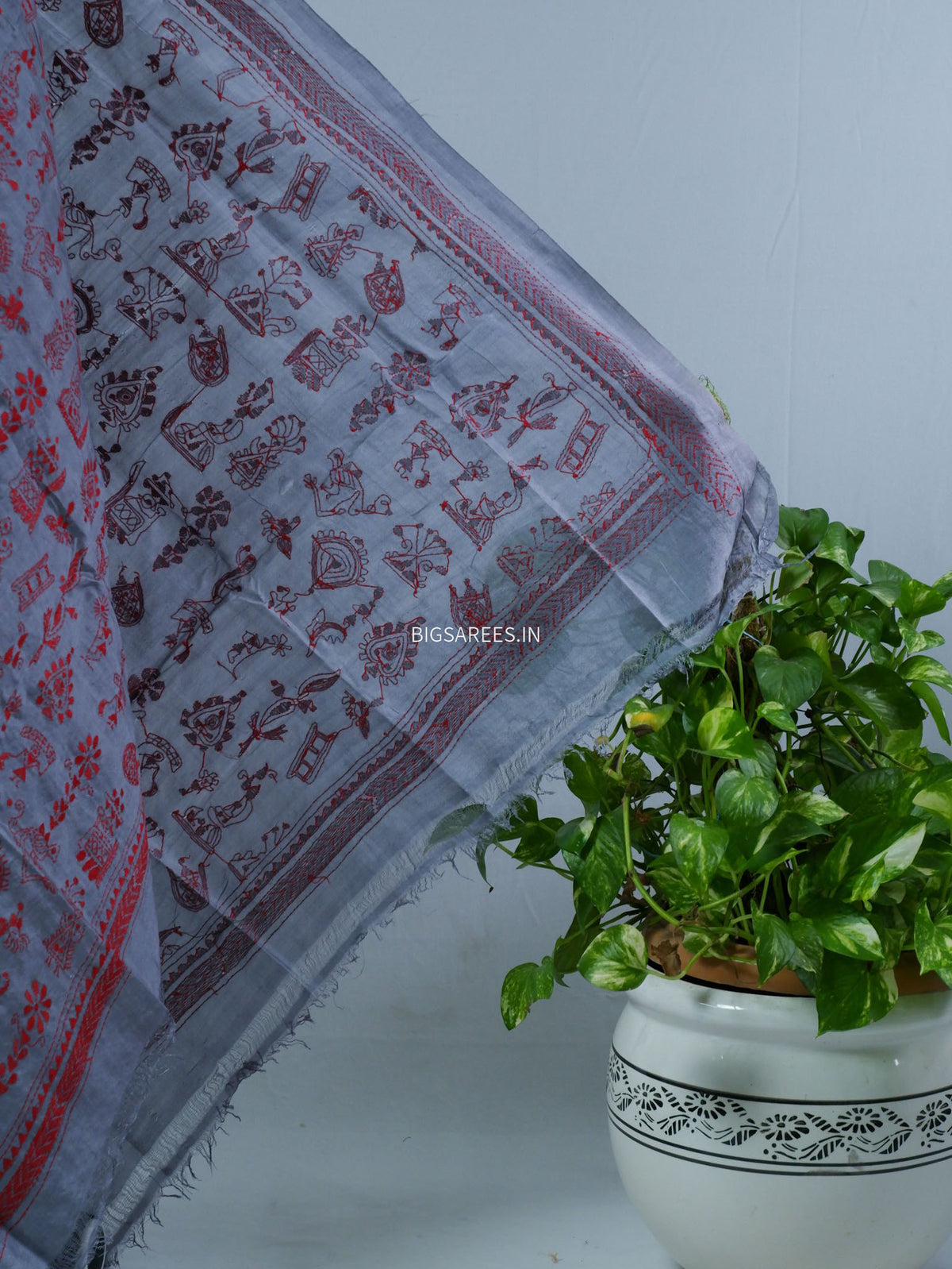 Kantha Hand-Embroidered Dupatta | Semi Tussar Silk | Metallic Grey