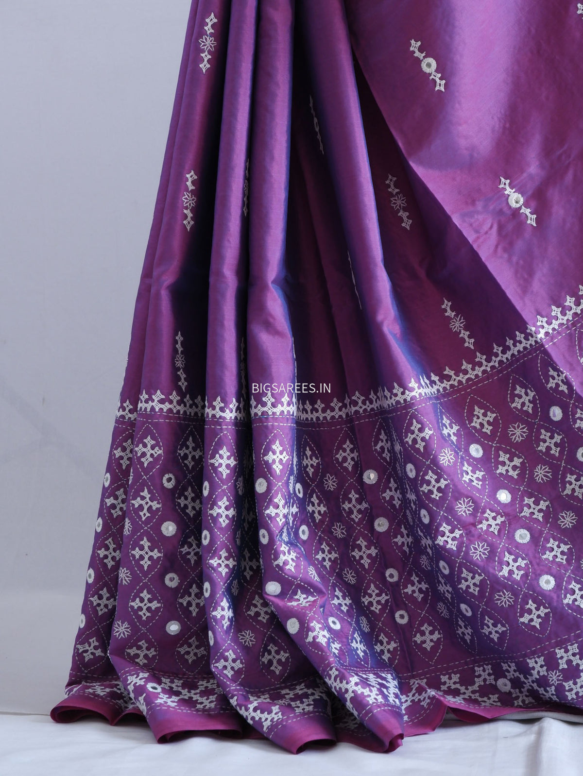 Kutchi/Gujarati Stitch Hand Embroidered Saree | Art Silk | Foil Mirror | Dark Purple (Dual Tone)