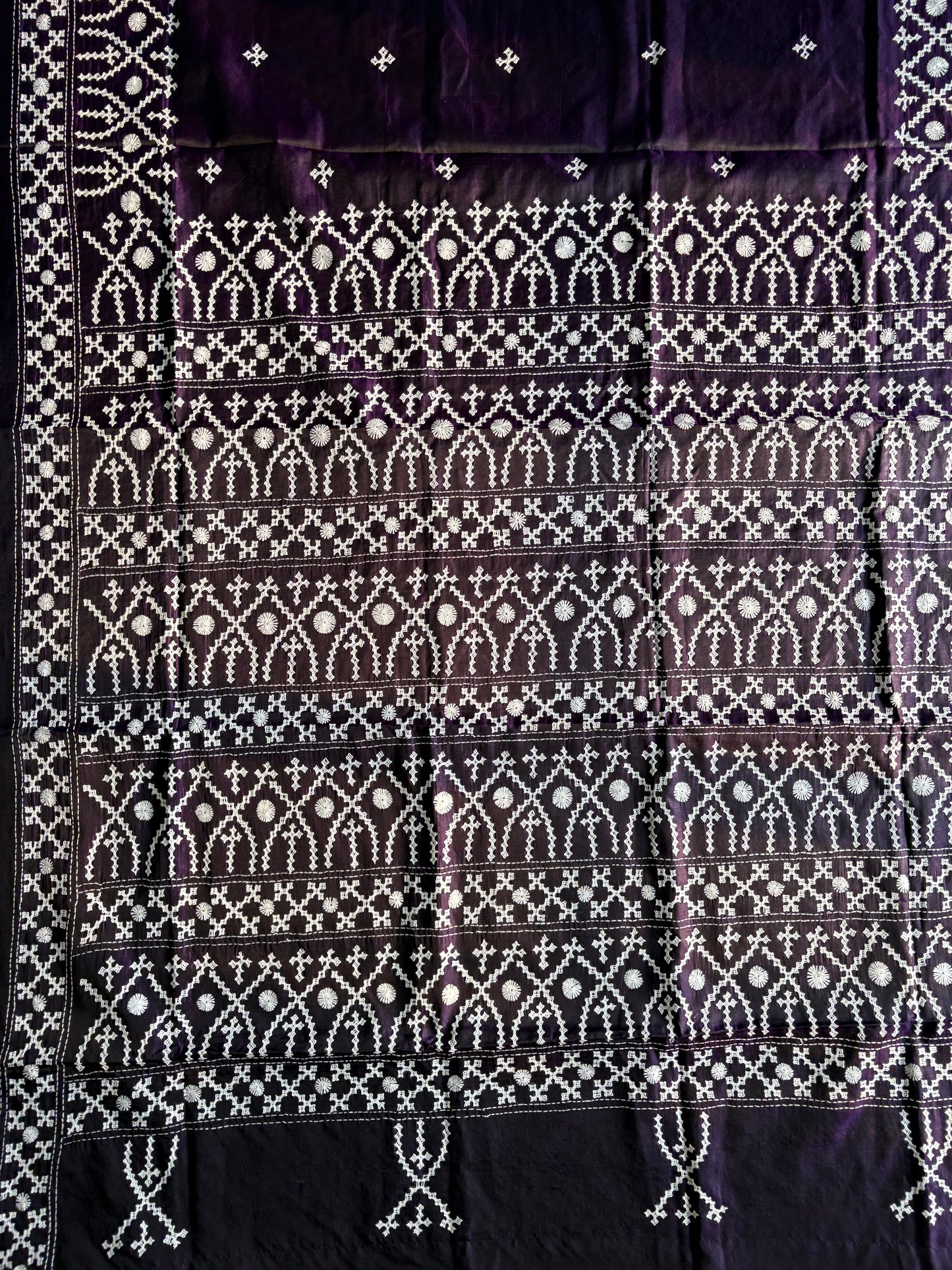 Kutch Hand Embroidered Blended Banglore Silk/Art Silk Saree