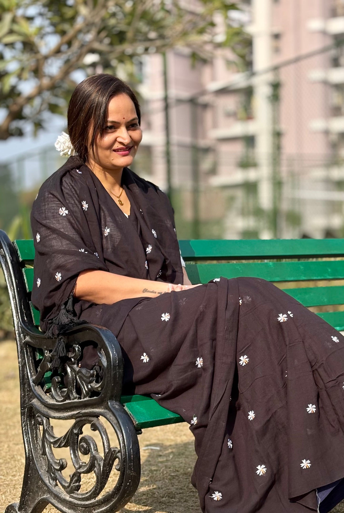 Night Jasmine Motif Saree With Blouse | Acrylic Cotton Blend | Black