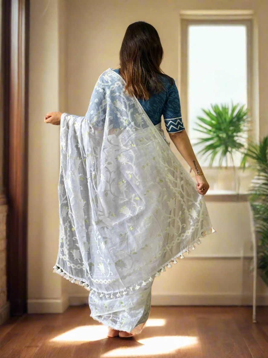 Soft Dhakai/Jamdani Saree – white