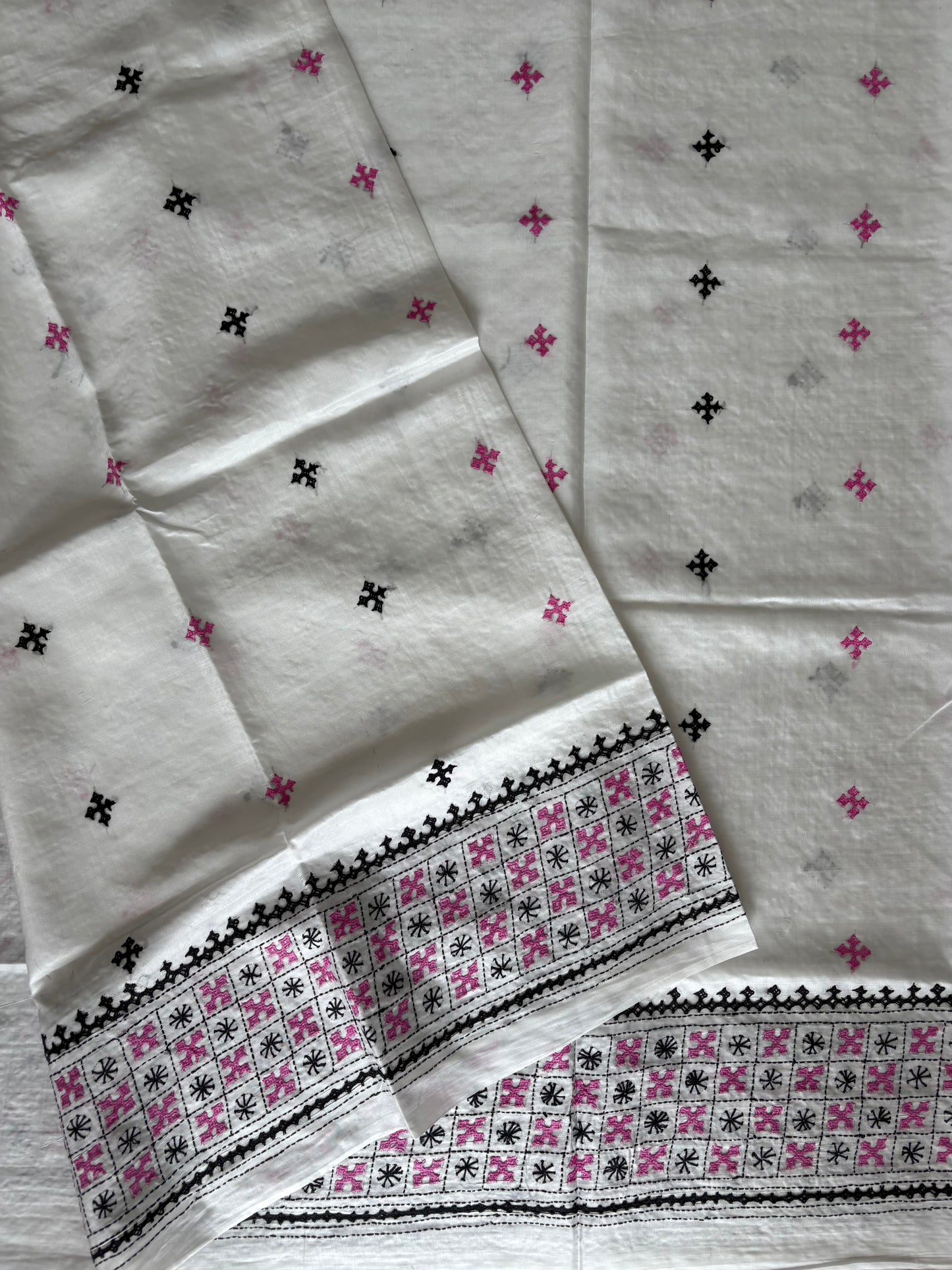 Kutch Hand Embroidered Blended Banglore Silk/art Silk Saree