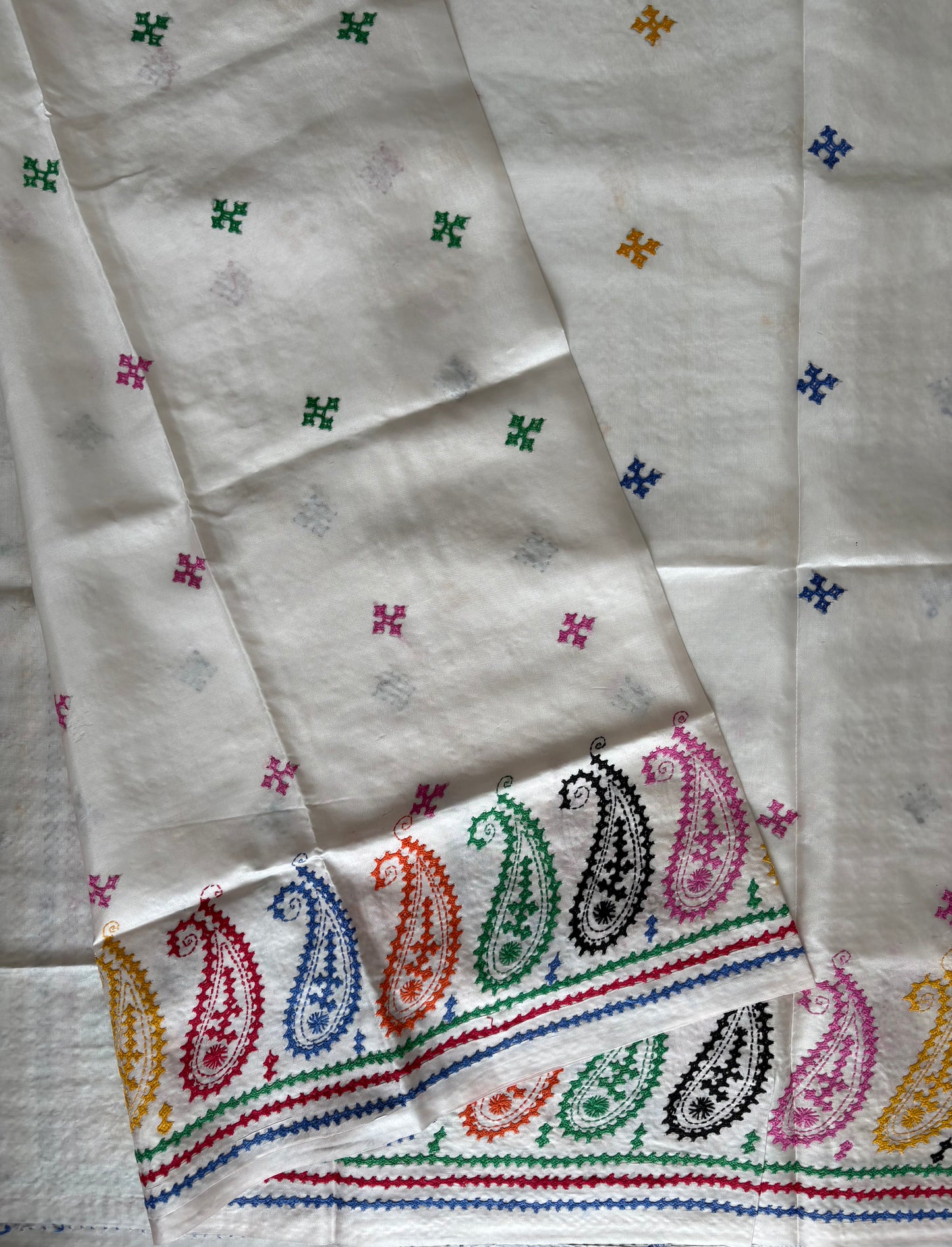 Kutch Hand Embroidered Blended Banglore Silk/art Silk Saree