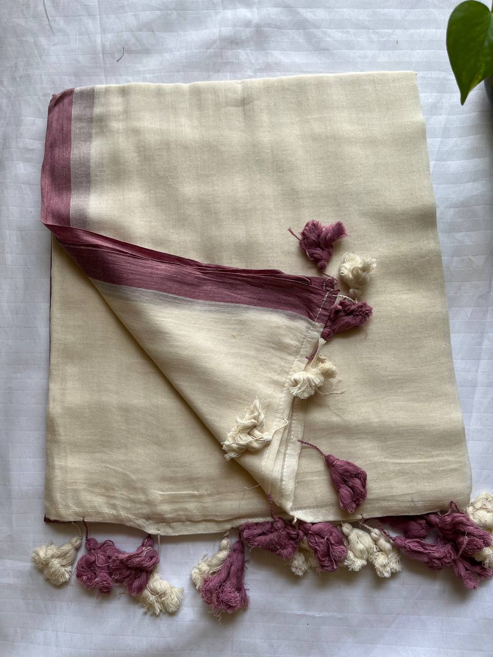 Plain Mul Cotton Saree With Kantha Blouse – Off White