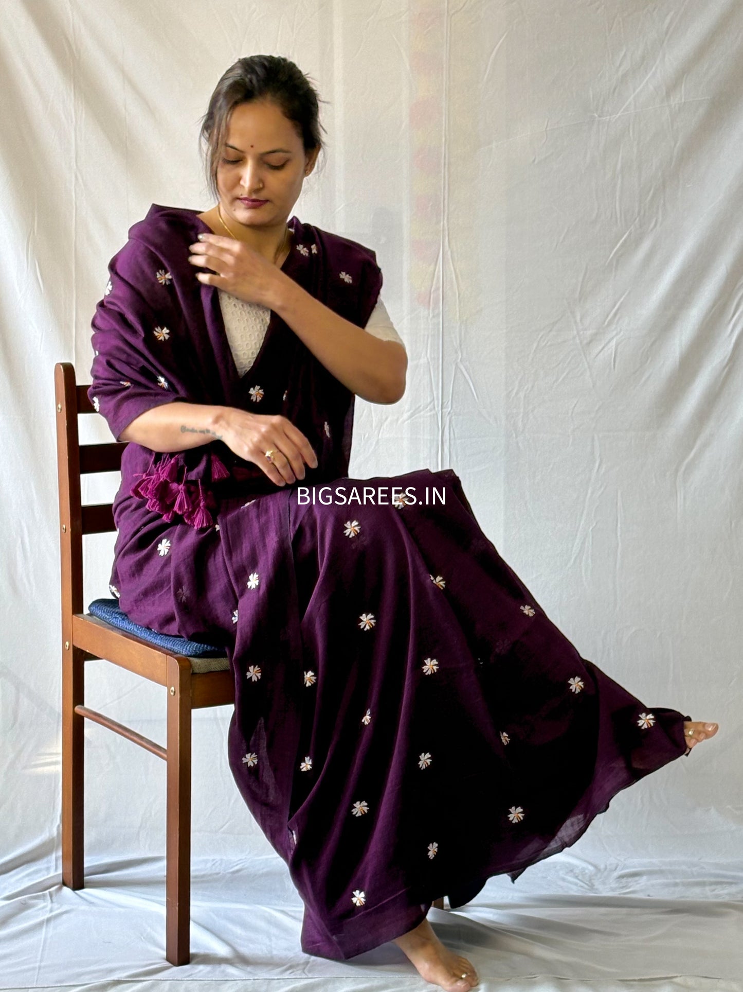 Night Jasmine Motif Saree With Blouse | Acrylic Cotton Blend | Eggplant