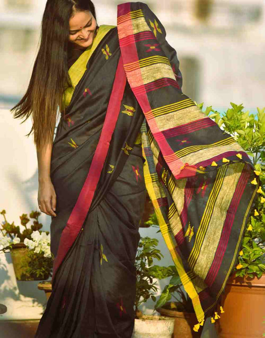 Women wearing Indian handloom Saree