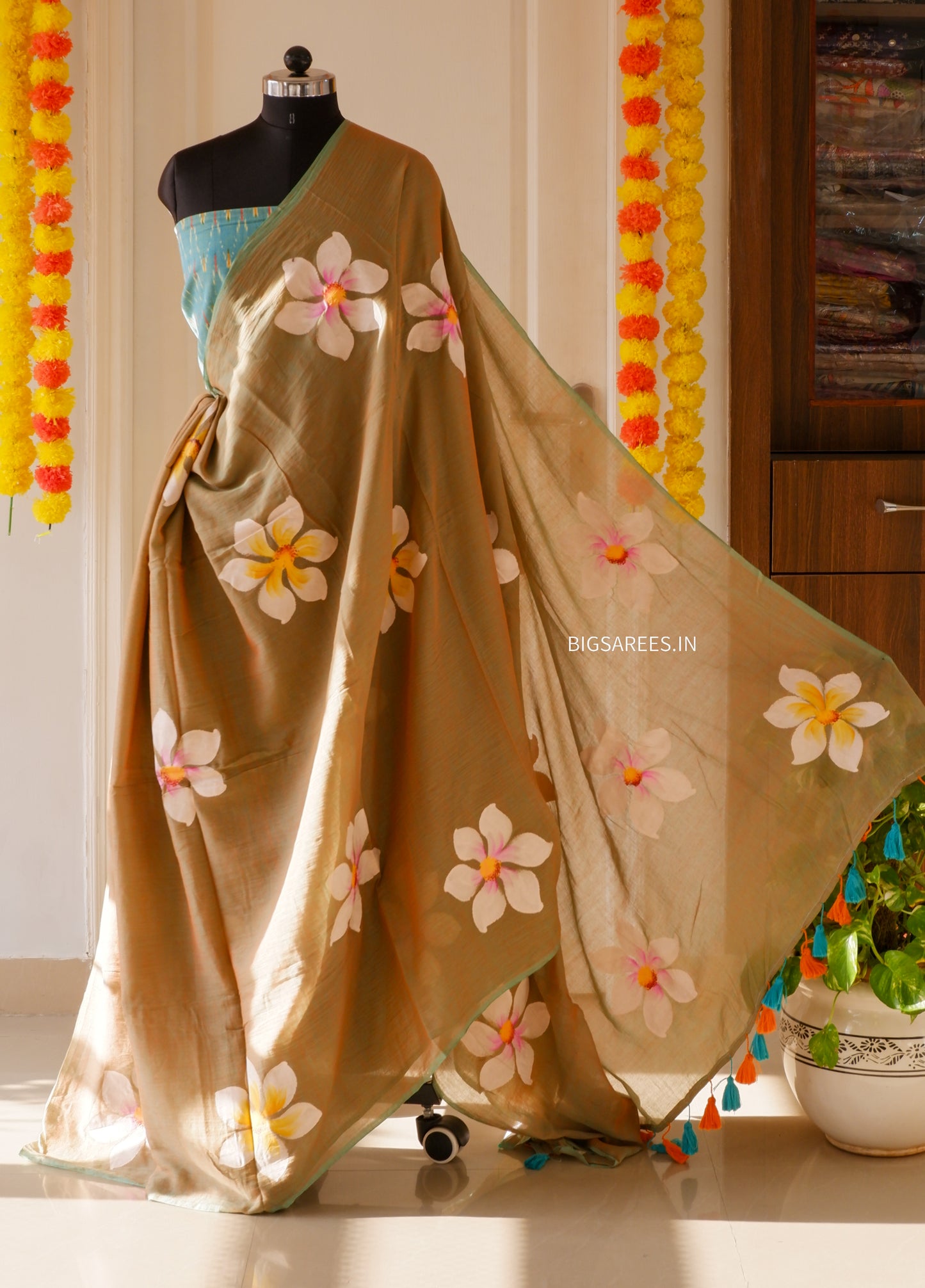 Hand Painted Mul Cotton Saree with Blouse | Sand (Dual Tone)