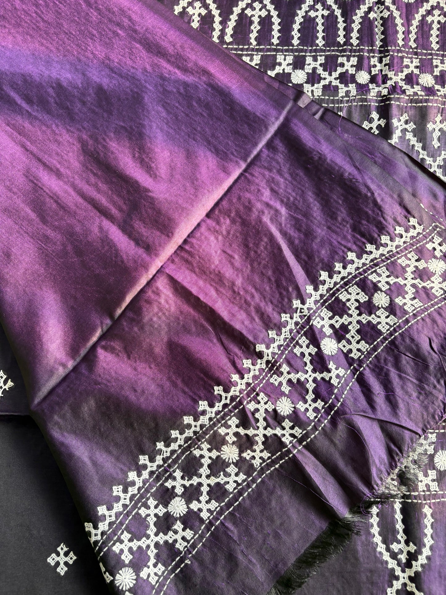 Kutch Hand Embroidered Blended Banglore Silk/Art Silk Saree