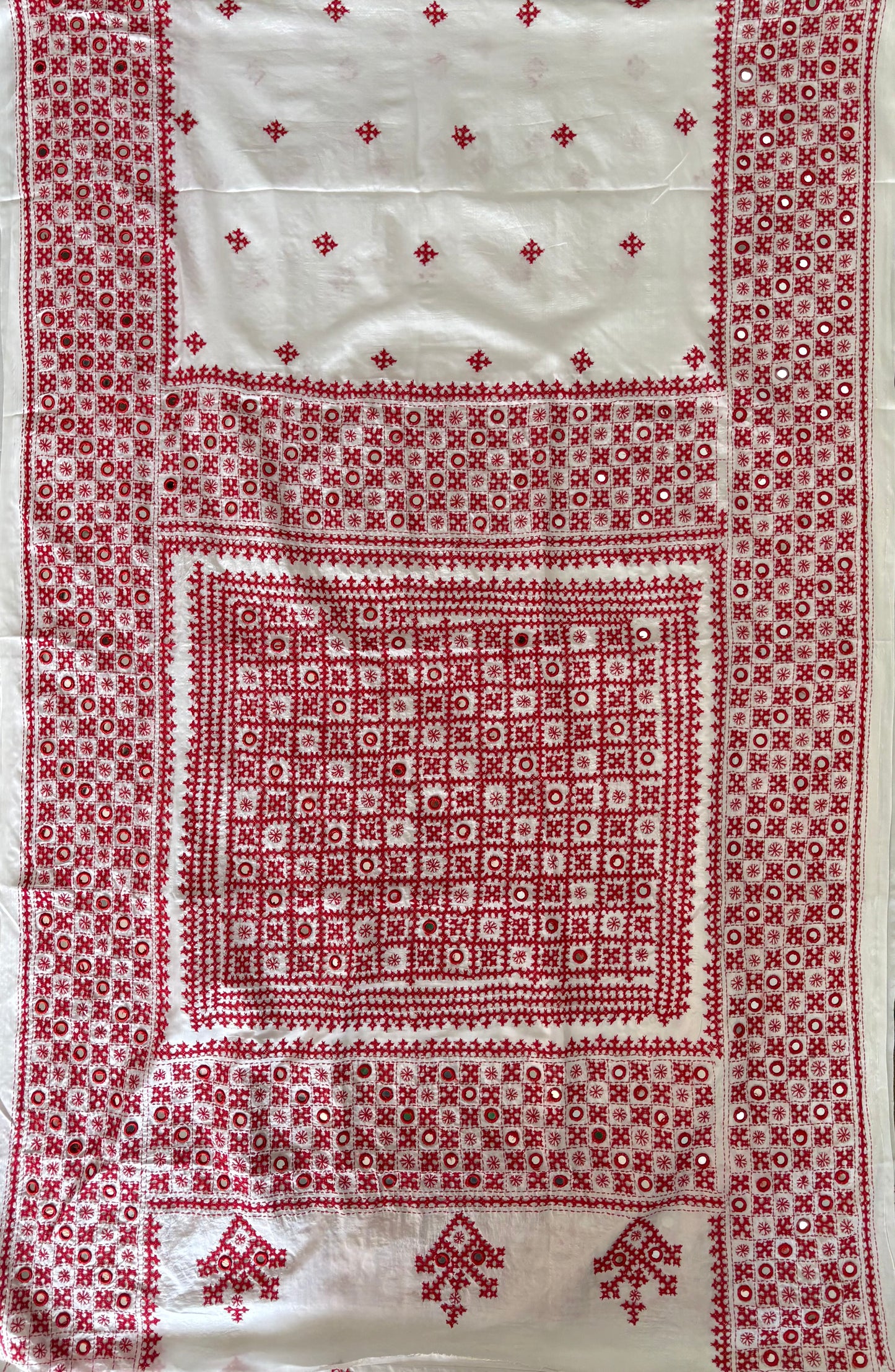 Mirror work Gujrati Stitch / Kutchi work Saree / Art Silk - off White