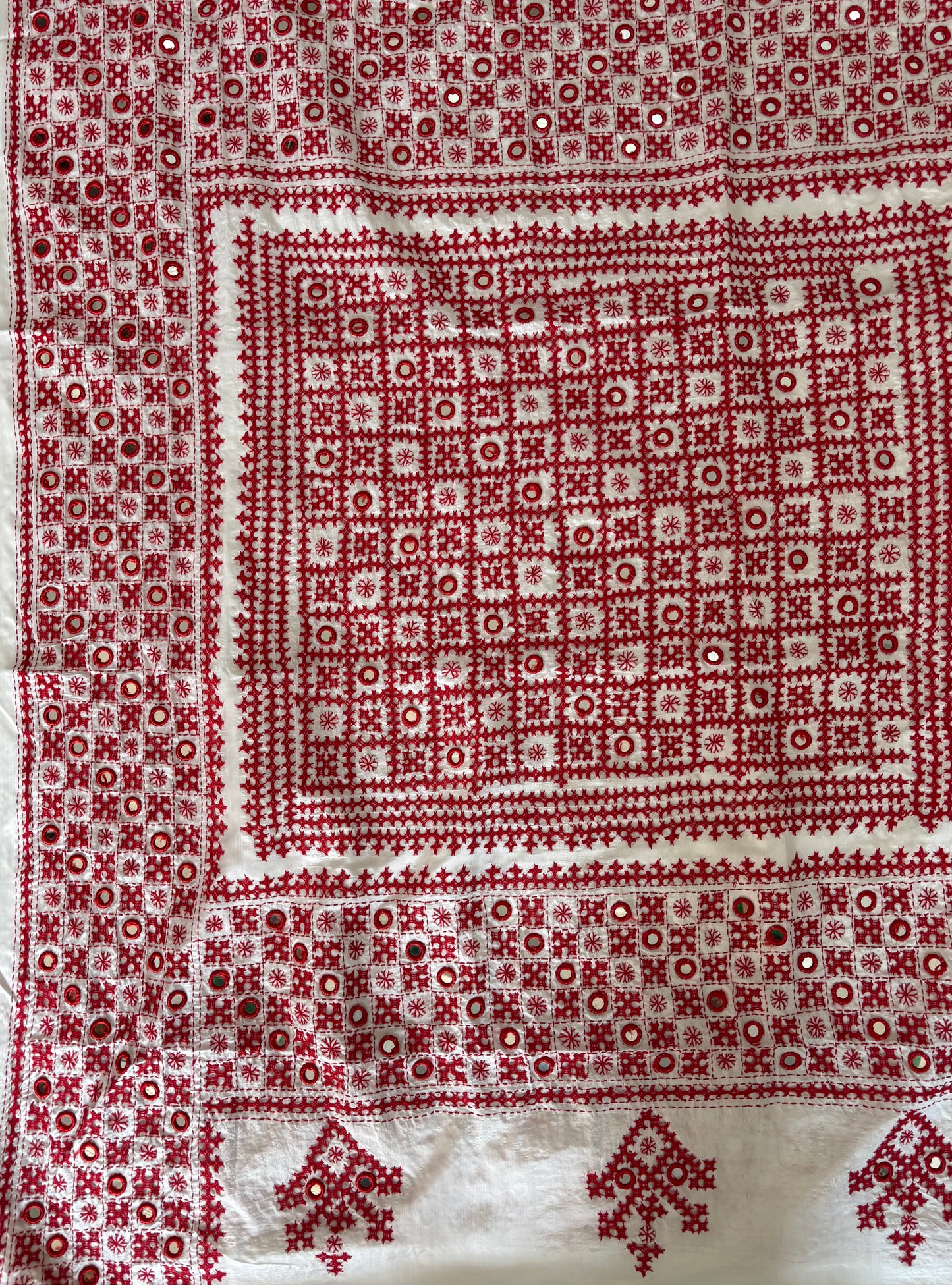 Mirror work Gujrati Stitch / Kutchi work Saree / Art Silk - off White