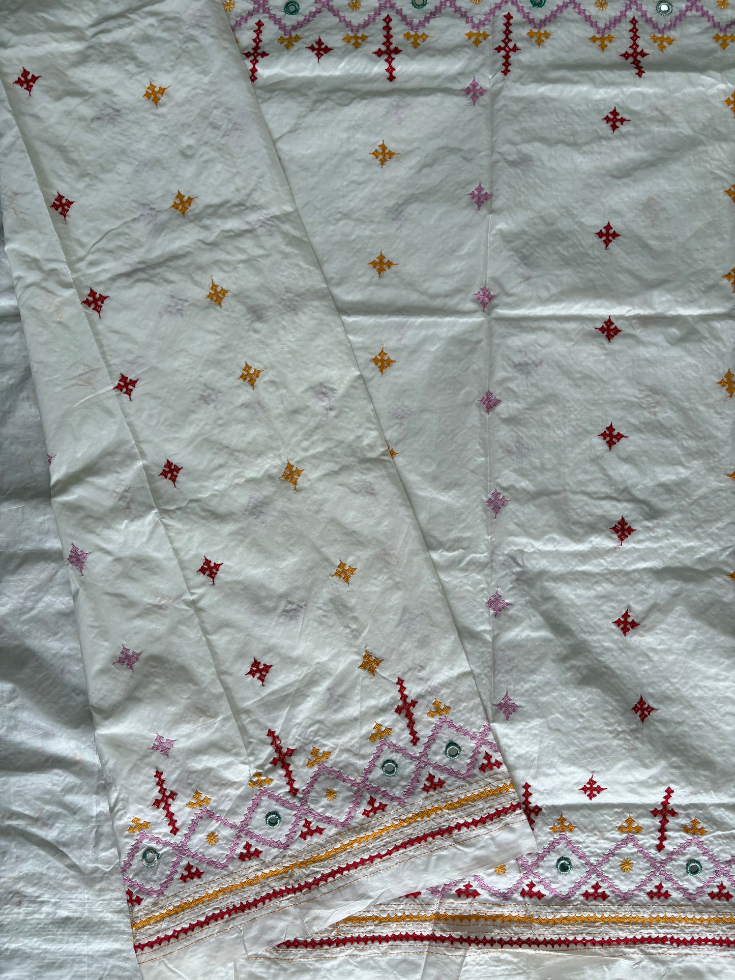 Heavy real mirror work Gujrati Stitch/Kutchi Bharat/Sindhi Hand Embroidered Art Silk Saree with blouse - white