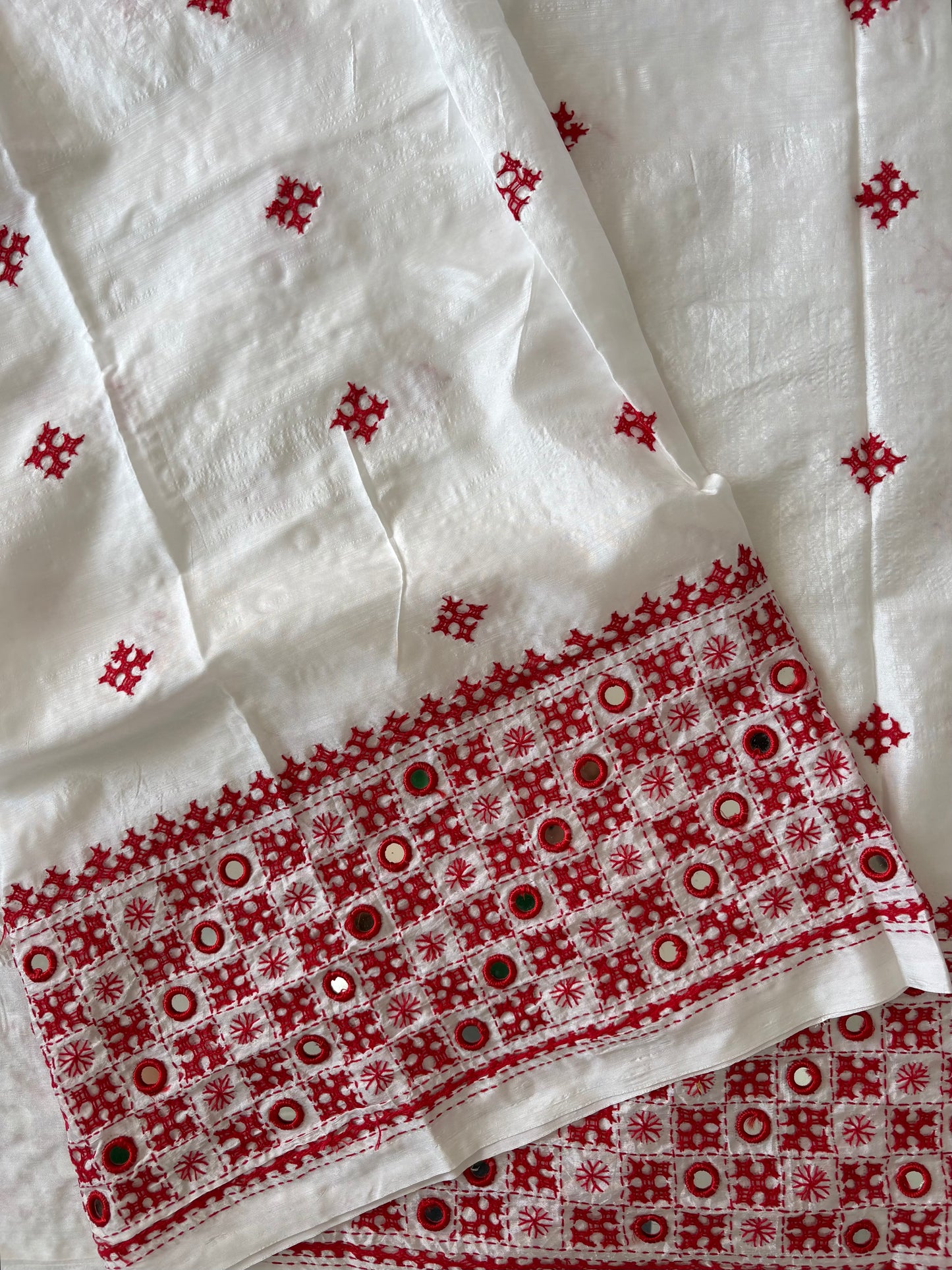 Mirror work Gujrati Stitch / Kutchi work Saree / Art Silk - off White