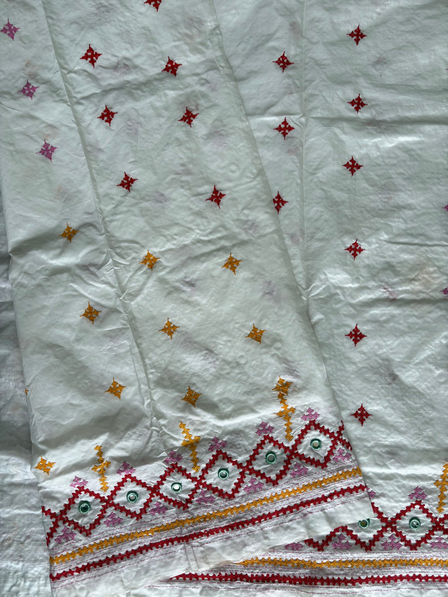 Heavy real mirror work Gujrati Stitch/Kutchi Bharat/Sindhi Hand Embroidered Art Silk Saree with blouse - white