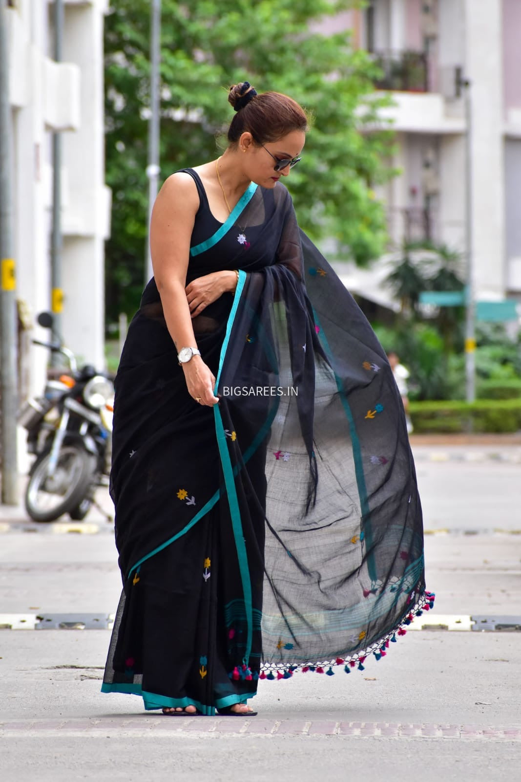 Hand woven Pure Mul Cotton Saree (Handloom Marked) - Black
