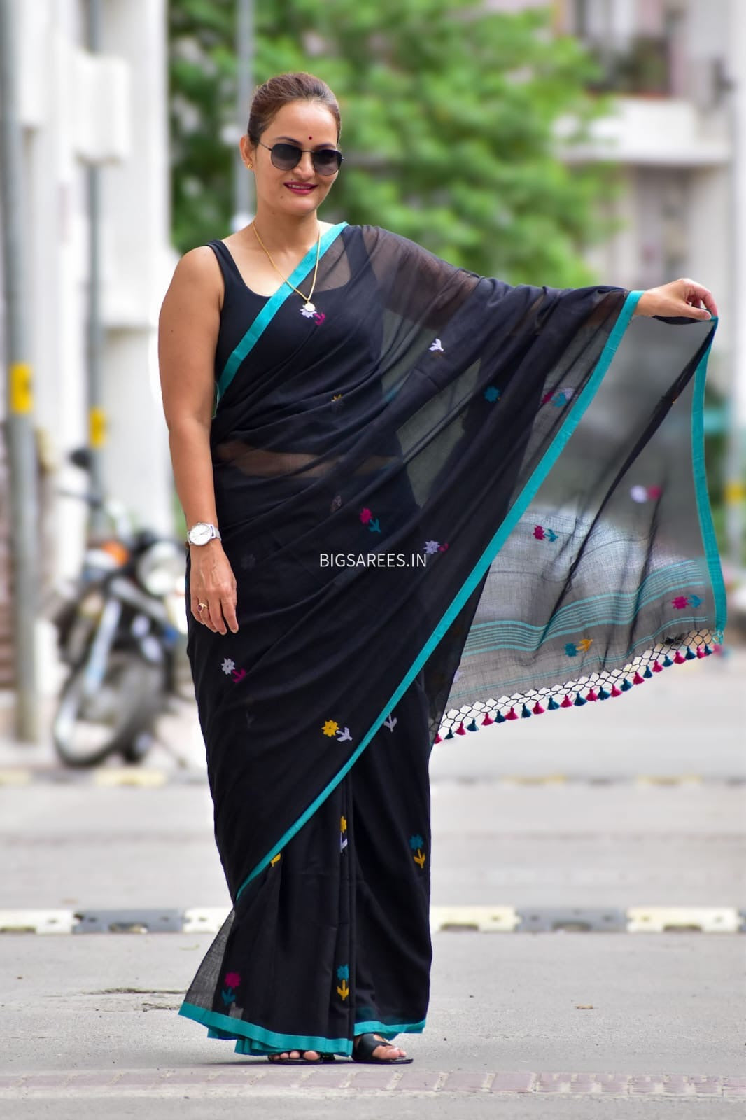 Hand woven Pure Mul Cotton Saree (Handloom Marked) - Black