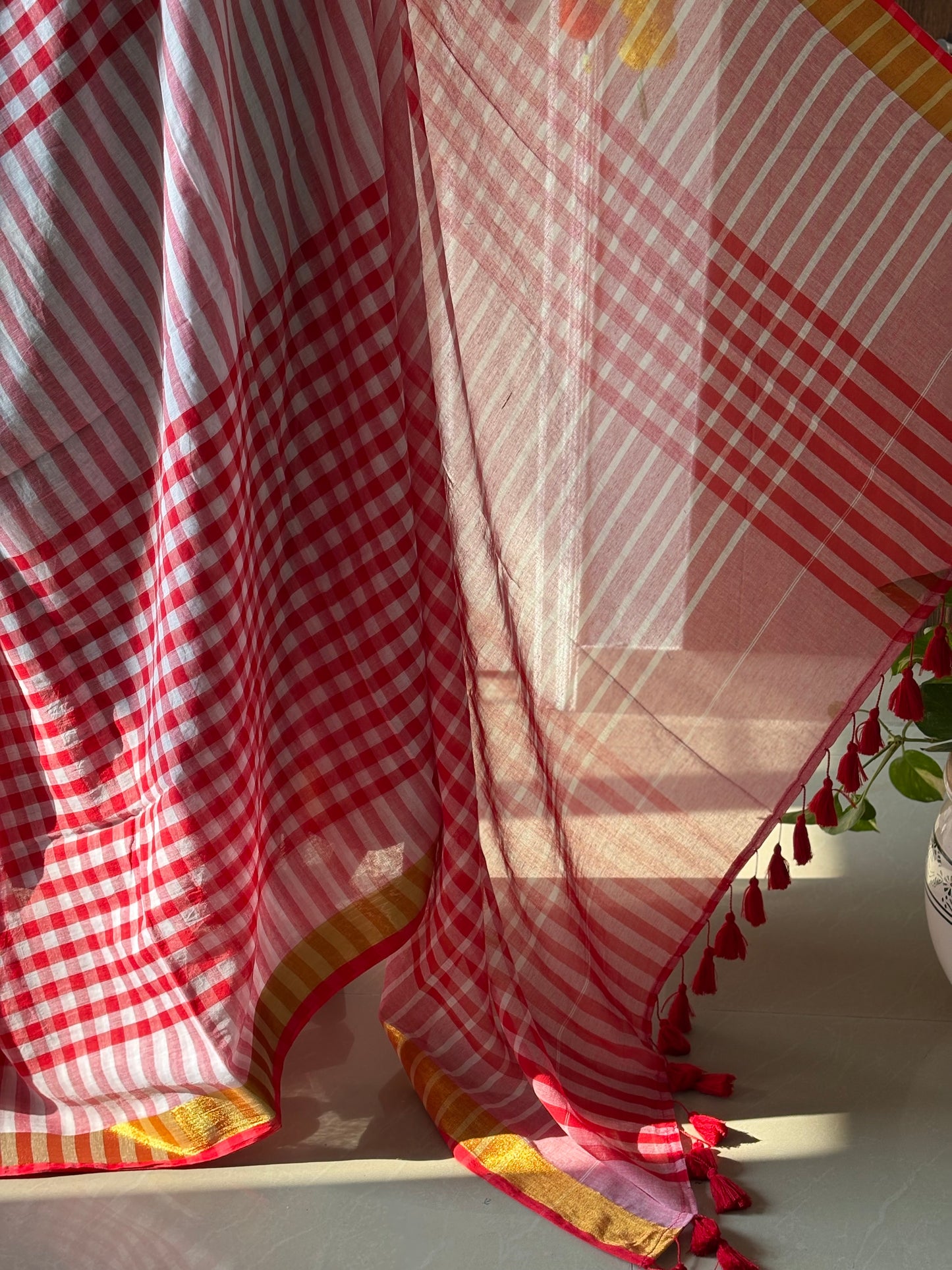 Mul Cotton red white checks design Saree