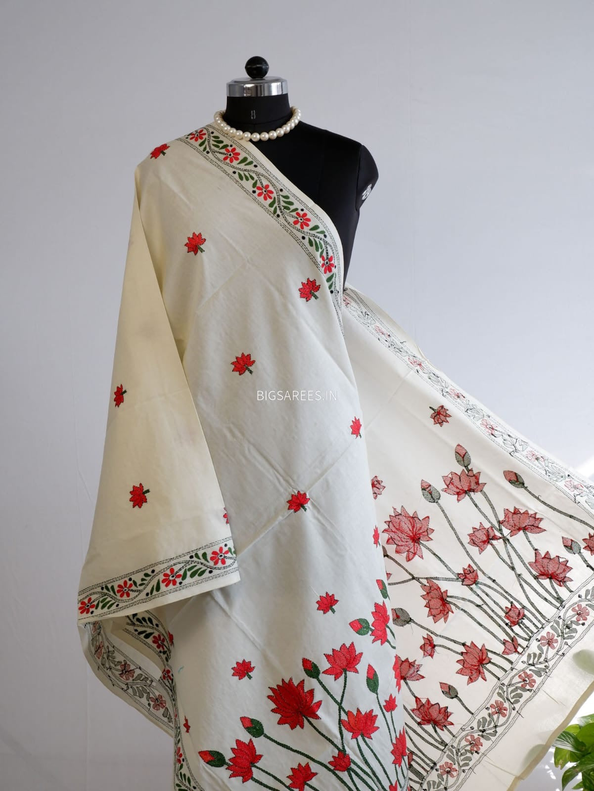 Hand-Embroidered Kantha Stitch Dupatta | Khadi Cotton | Off-White