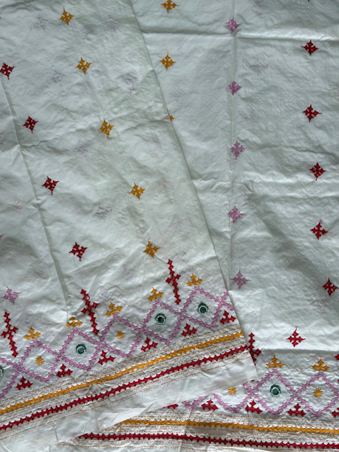 Heavy real mirror work Gujrati Stitch/Kutchi Bharat/Sindhi Hand Embroidered Art Silk Saree with blouse - white