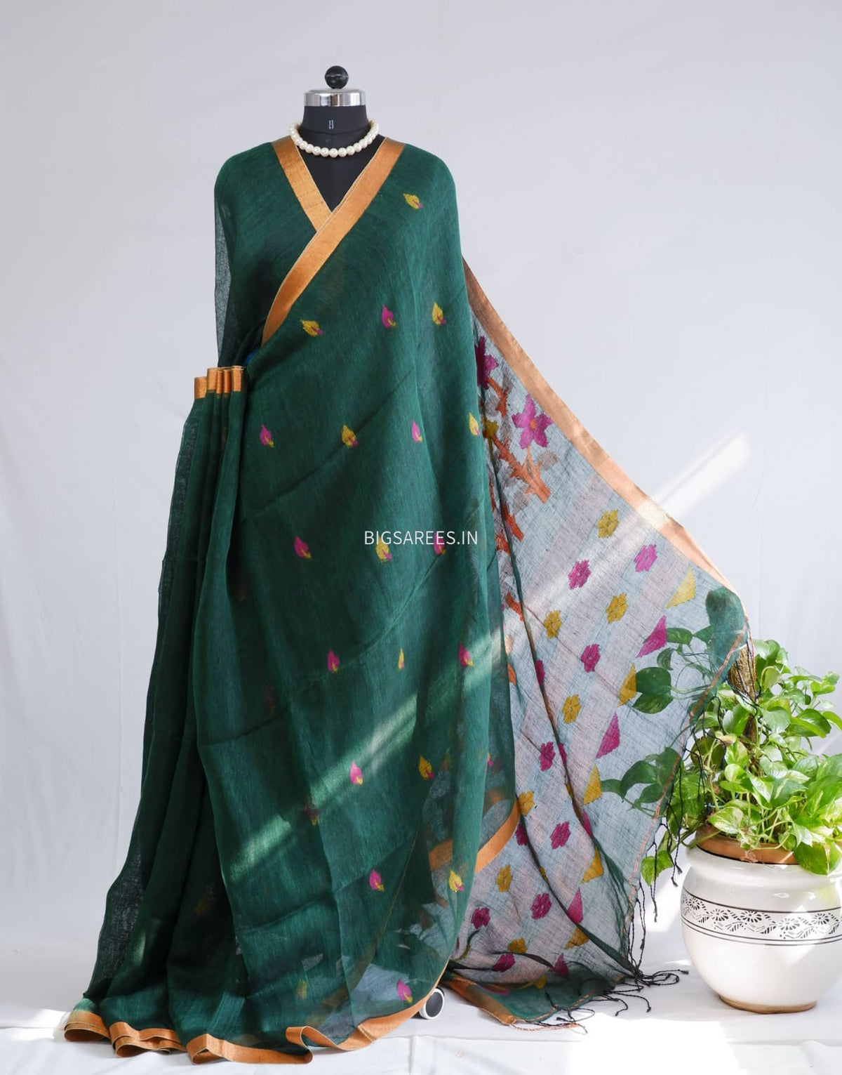 Pure Jayshree Linen Saree | Jamdani pattern | Green