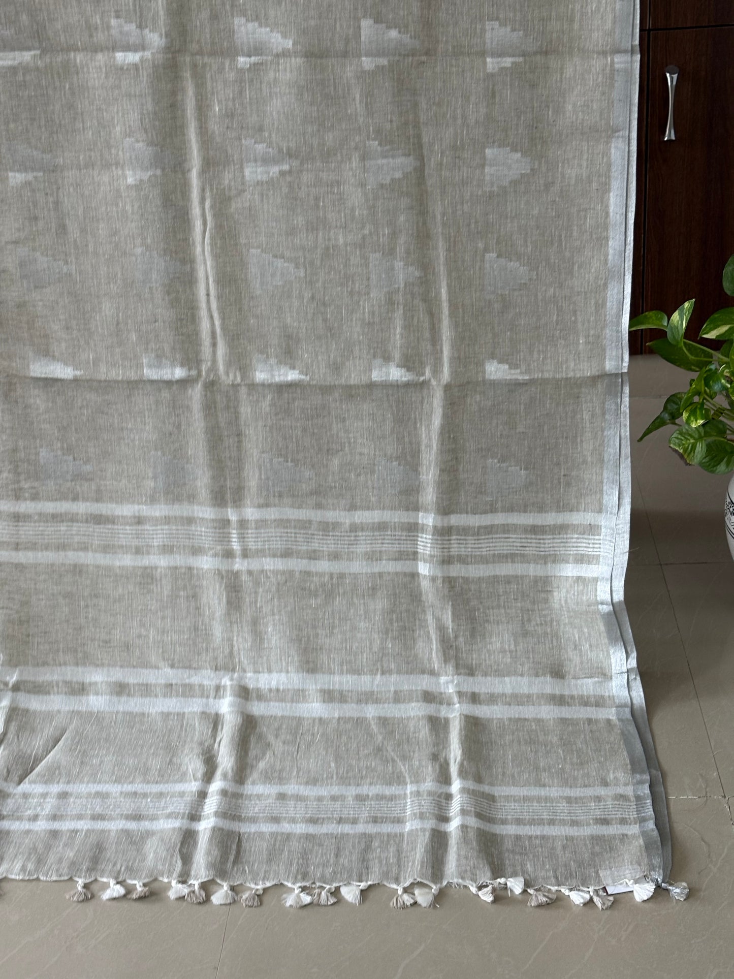 Pure Linen Saree With running Blouse