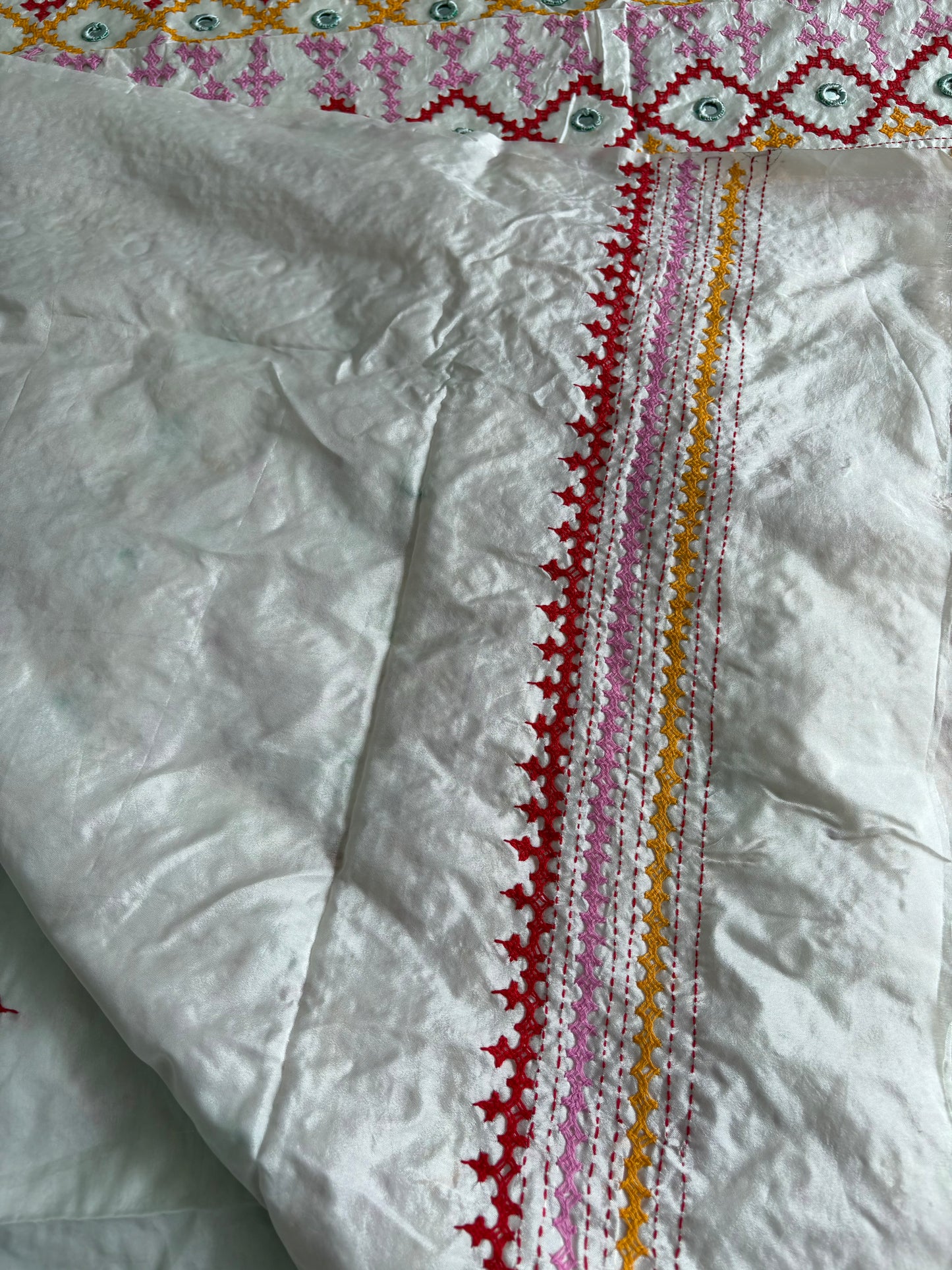 Heavy real mirror work Gujrati Stitch/Kutchi Bharat/Sindhi Hand Embroidered Art Silk Saree with blouse - white