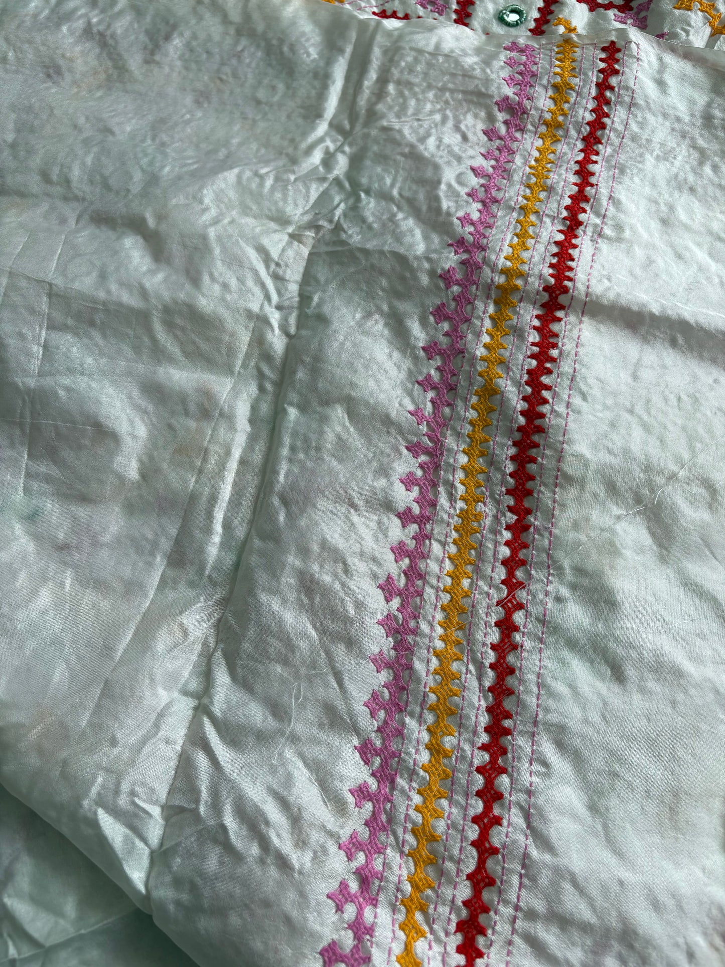 Heavy real mirror work Gujrati Stitch/Kutchi Bharat/Sindhi Hand Embroidered Art Silk Saree with blouse - white