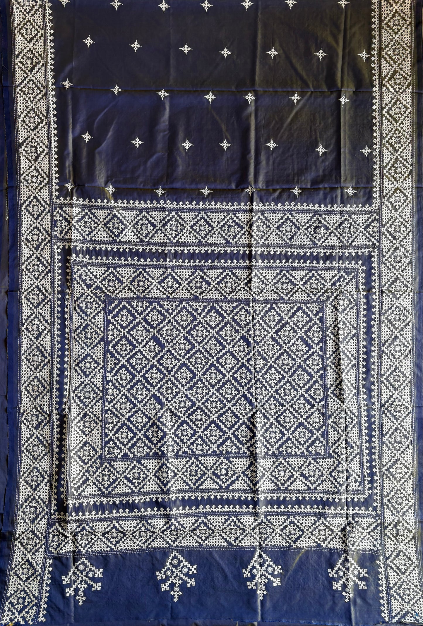 Kutch Hand Embroidered Blended Banglore Silk/Art Silk Saree