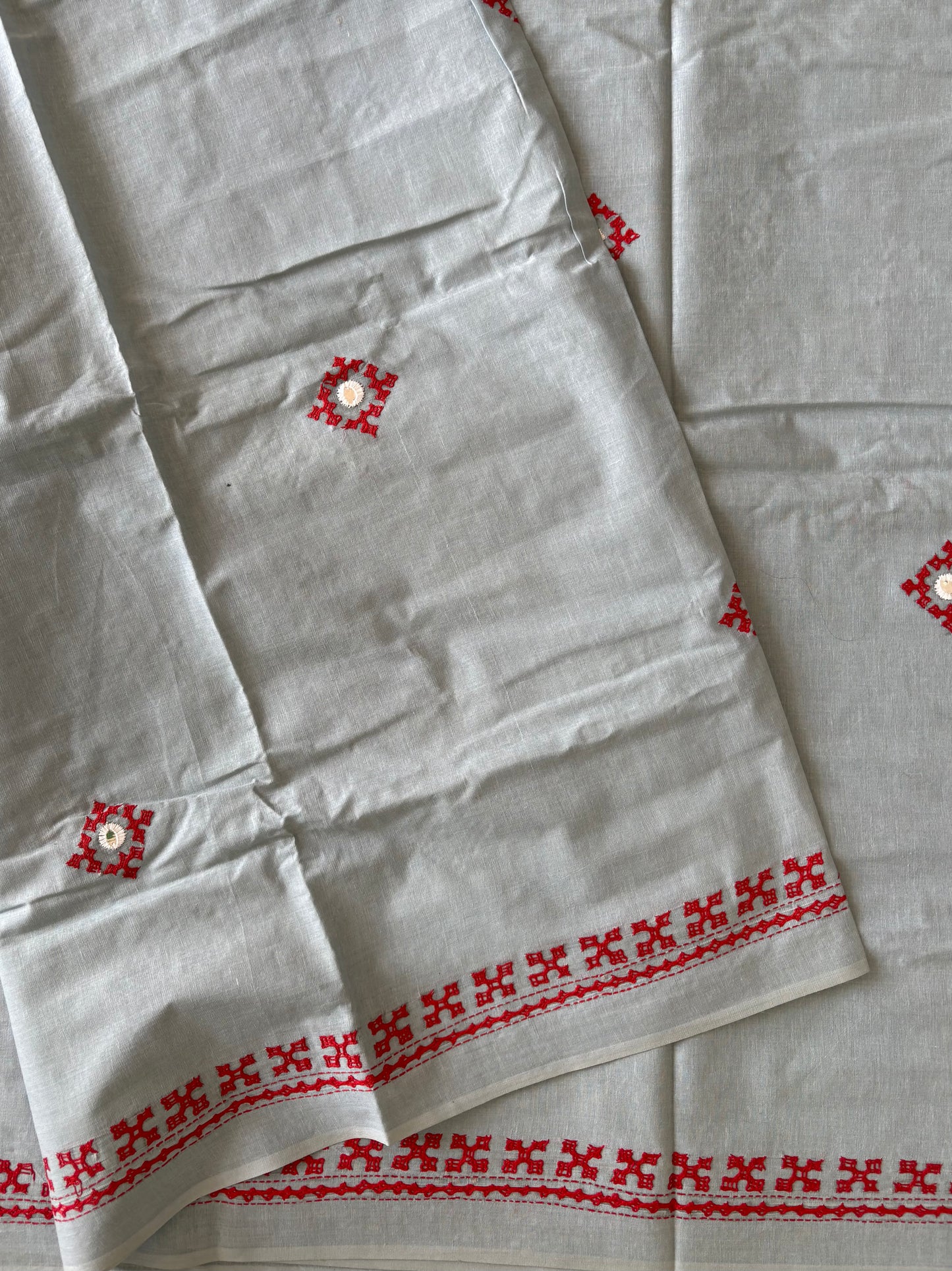 Gujrati Stitch/Kutchi Hand Embroidered malmal Cotton Saree - Grey