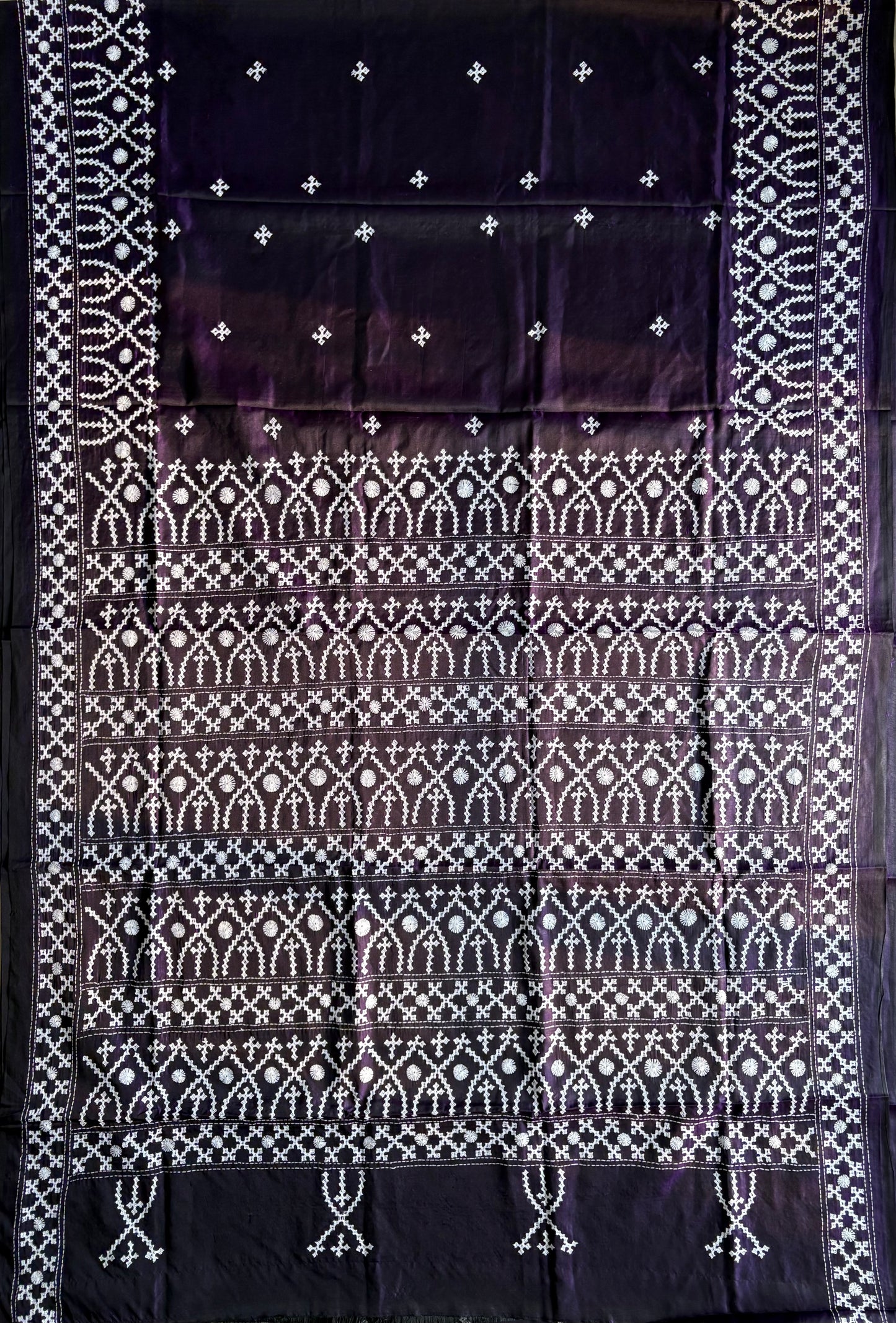 Kutch Hand Embroidered Blended Banglore Silk/Art Silk Saree