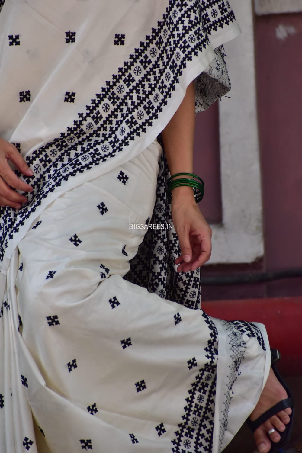 Kutchi/Gujarati Hand Embroidered Saree  | Blended Bangalore Silk / Art Silk | off white