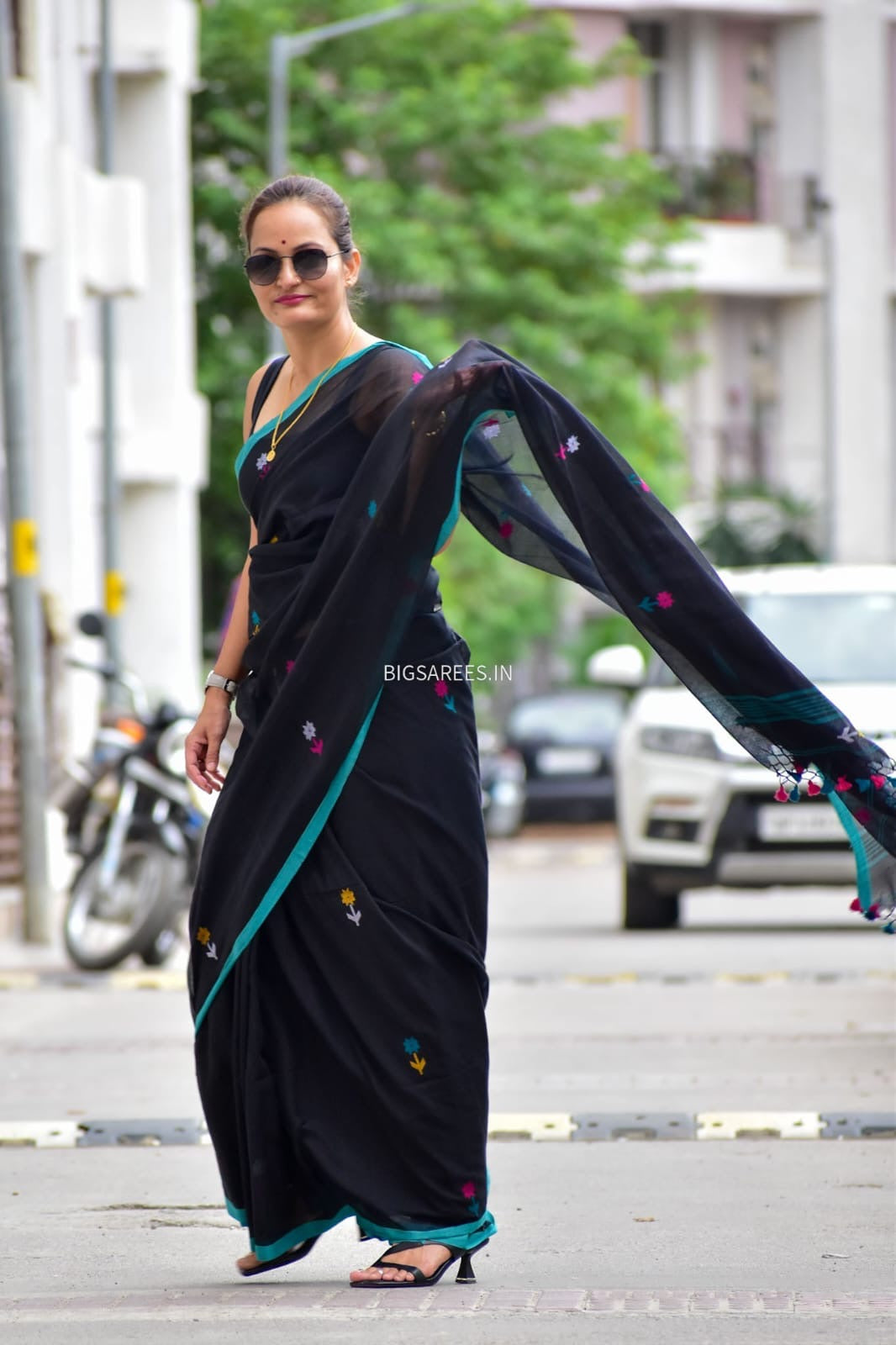 Hand woven Pure Mul Cotton Saree (Handloom Marked) - Black