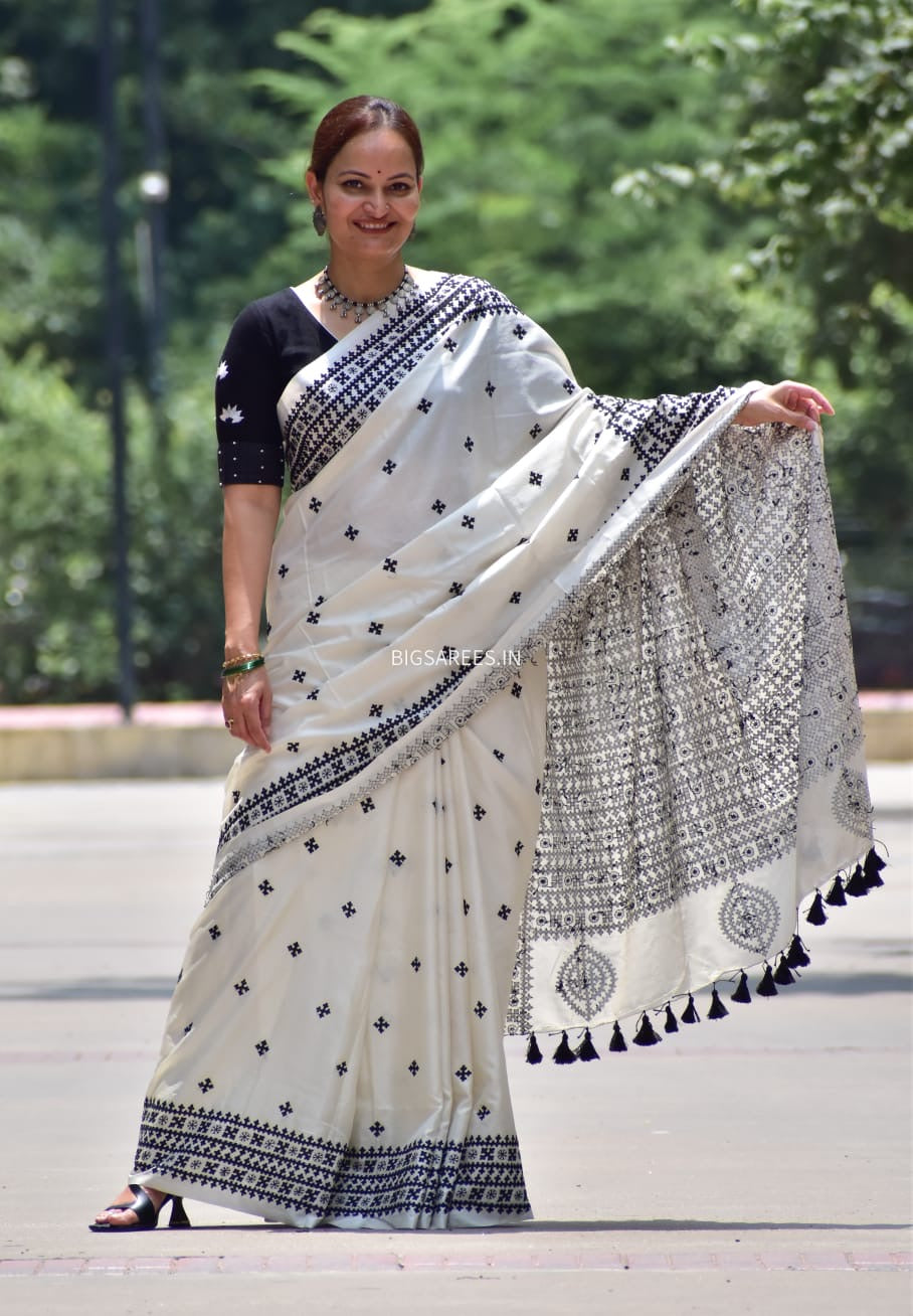 Kutchi/Gujarati Hand Embroidered Saree  | Blended Bangalore Silk / Art Silk | off white